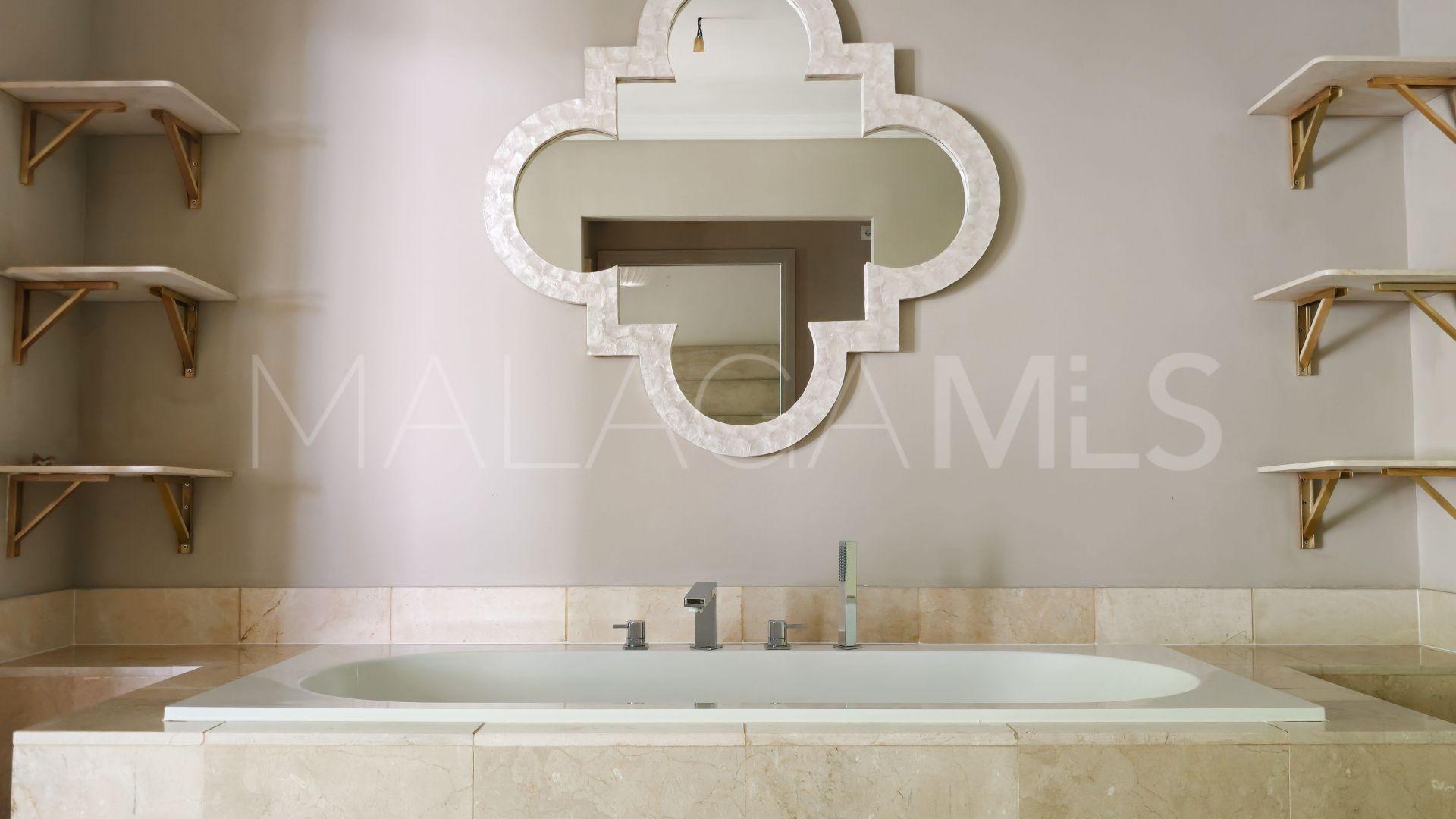 Duplex-wohnung for sale in Nueva Andalucia