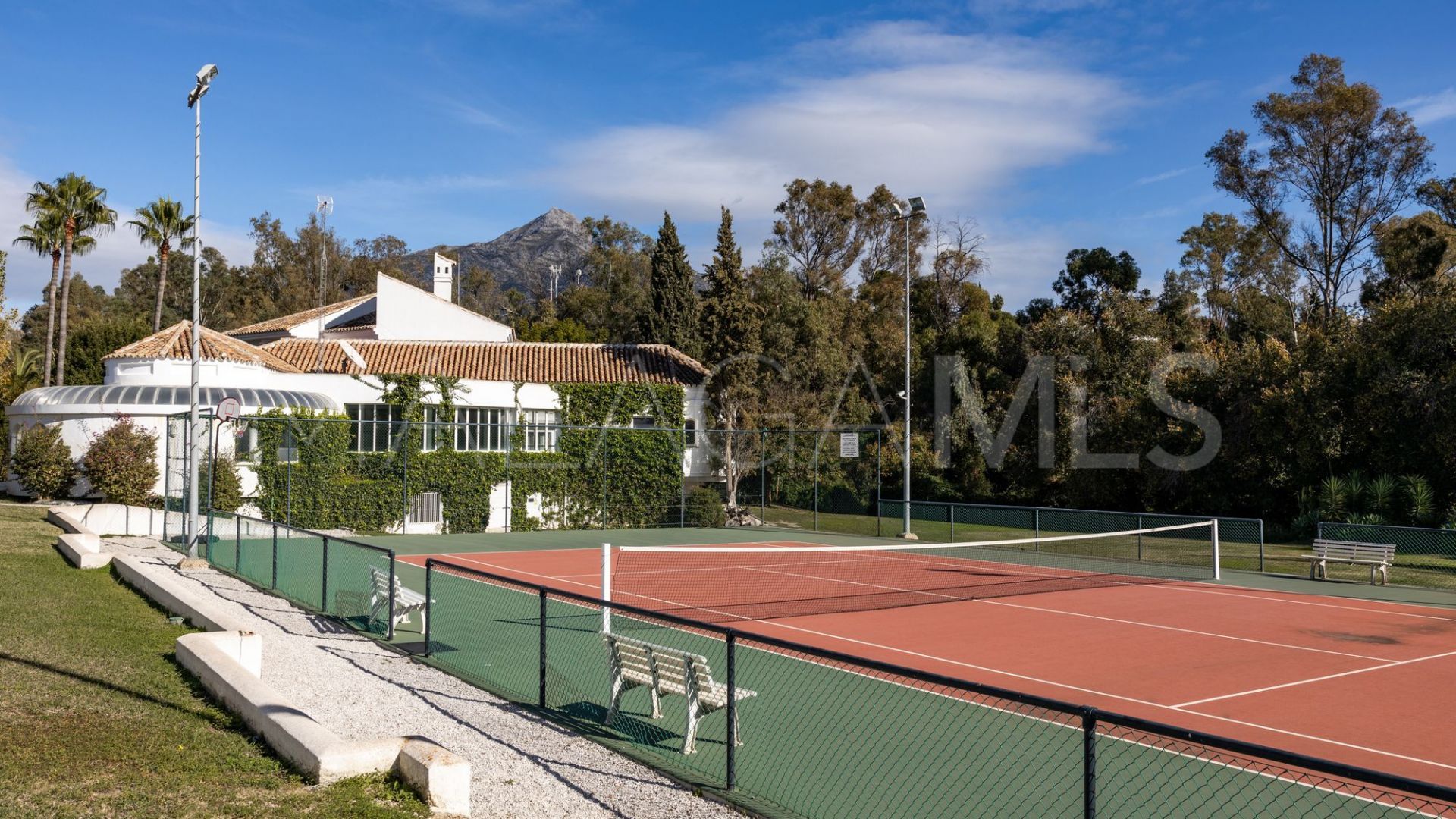 Duplex-wohnung for sale in Nueva Andalucia