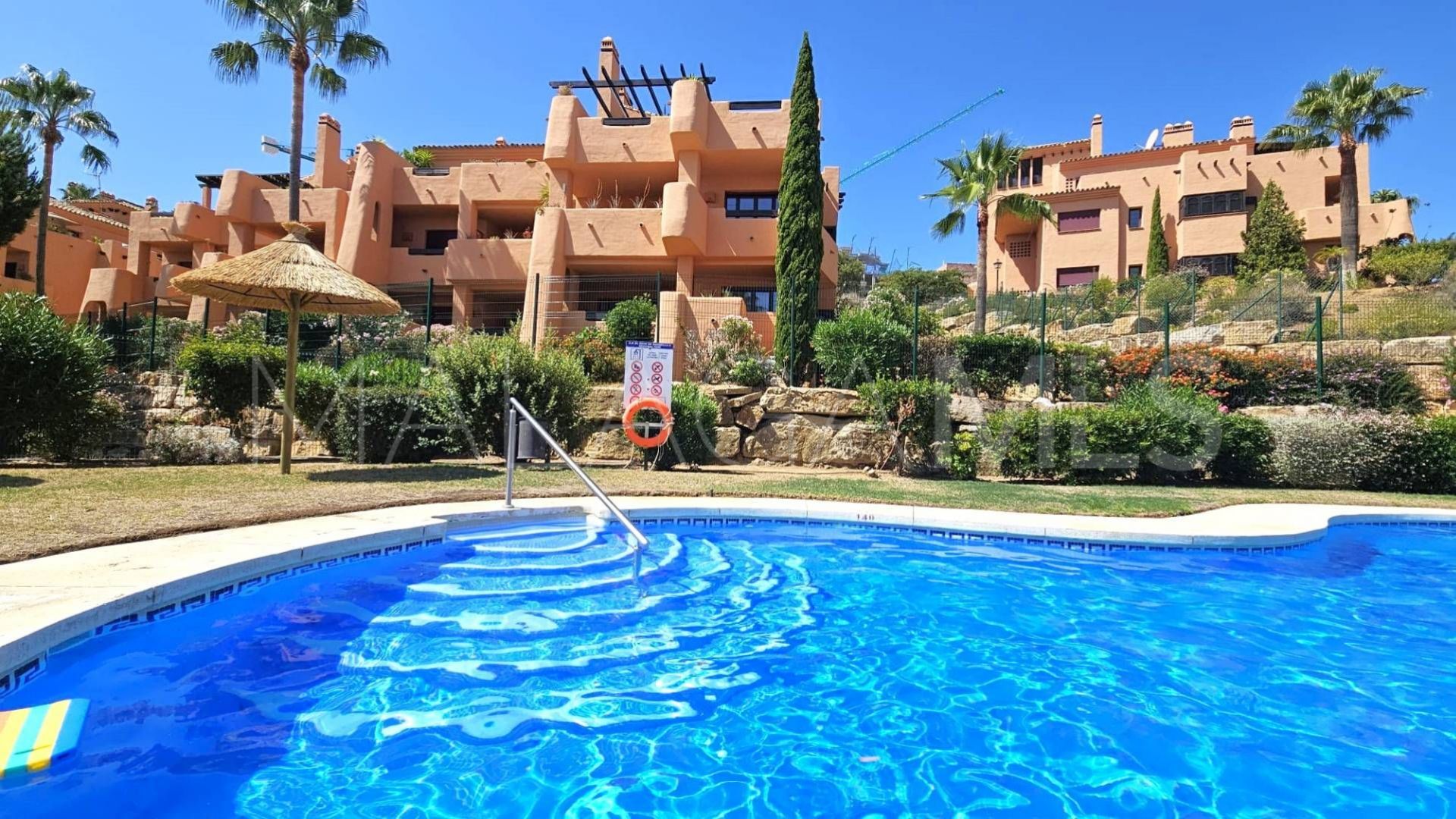 Bottenvåningslägenhet for sale in El Soto de Marbella