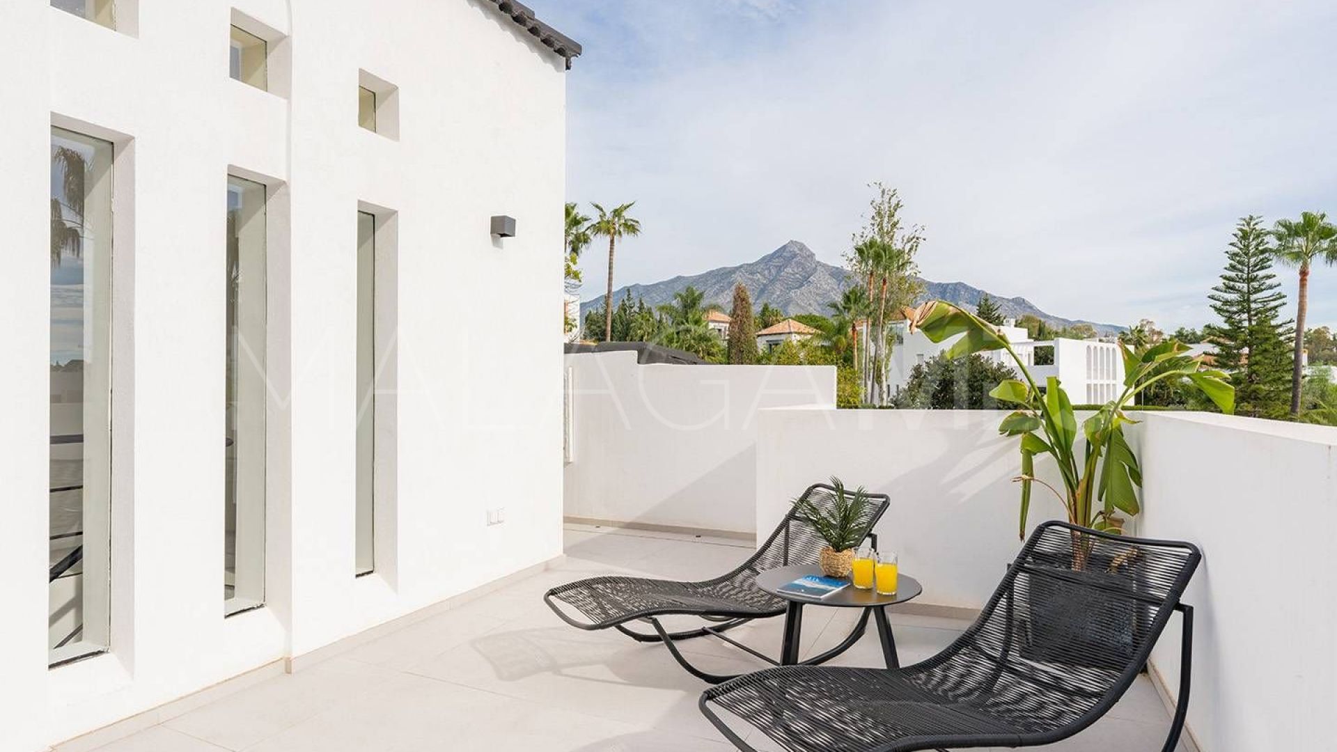 Villa for sale in Nueva Andalucia