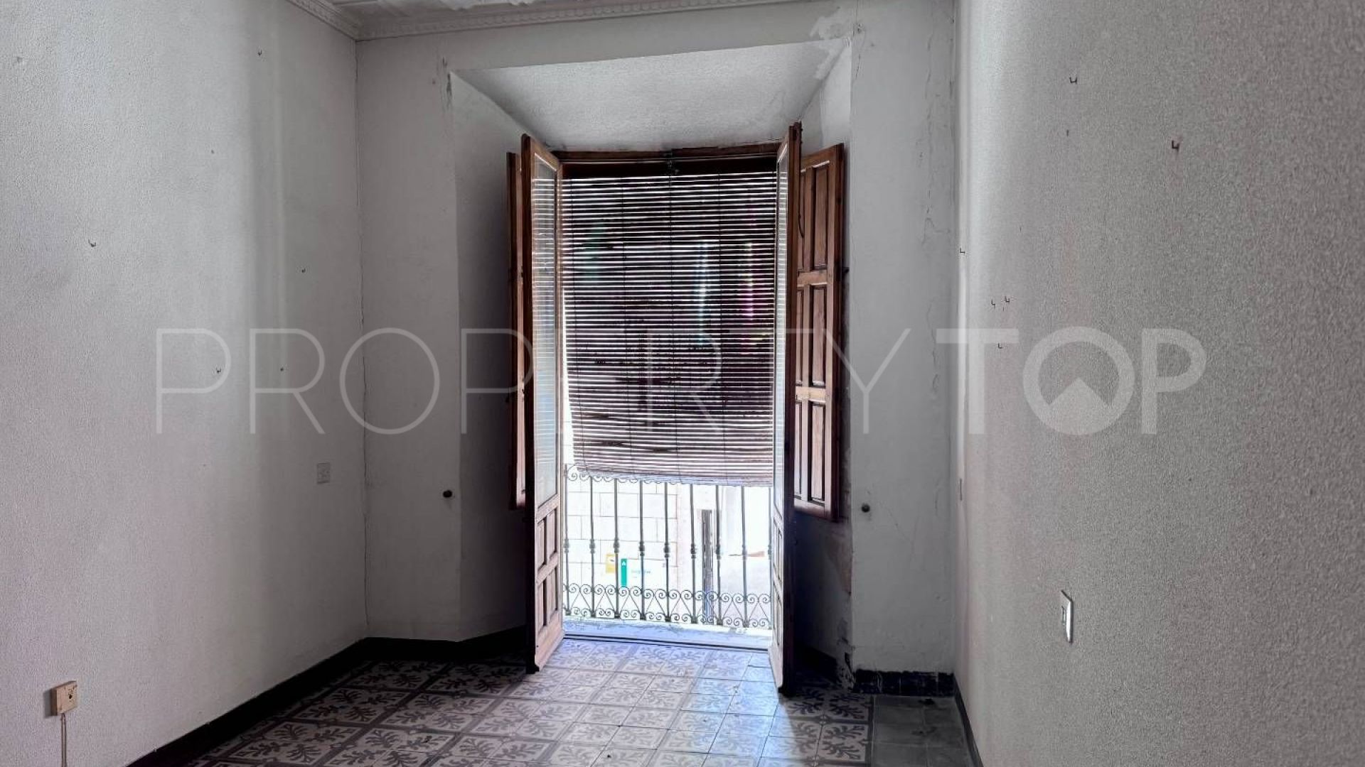 Buy town house with 4 bedrooms in Loja