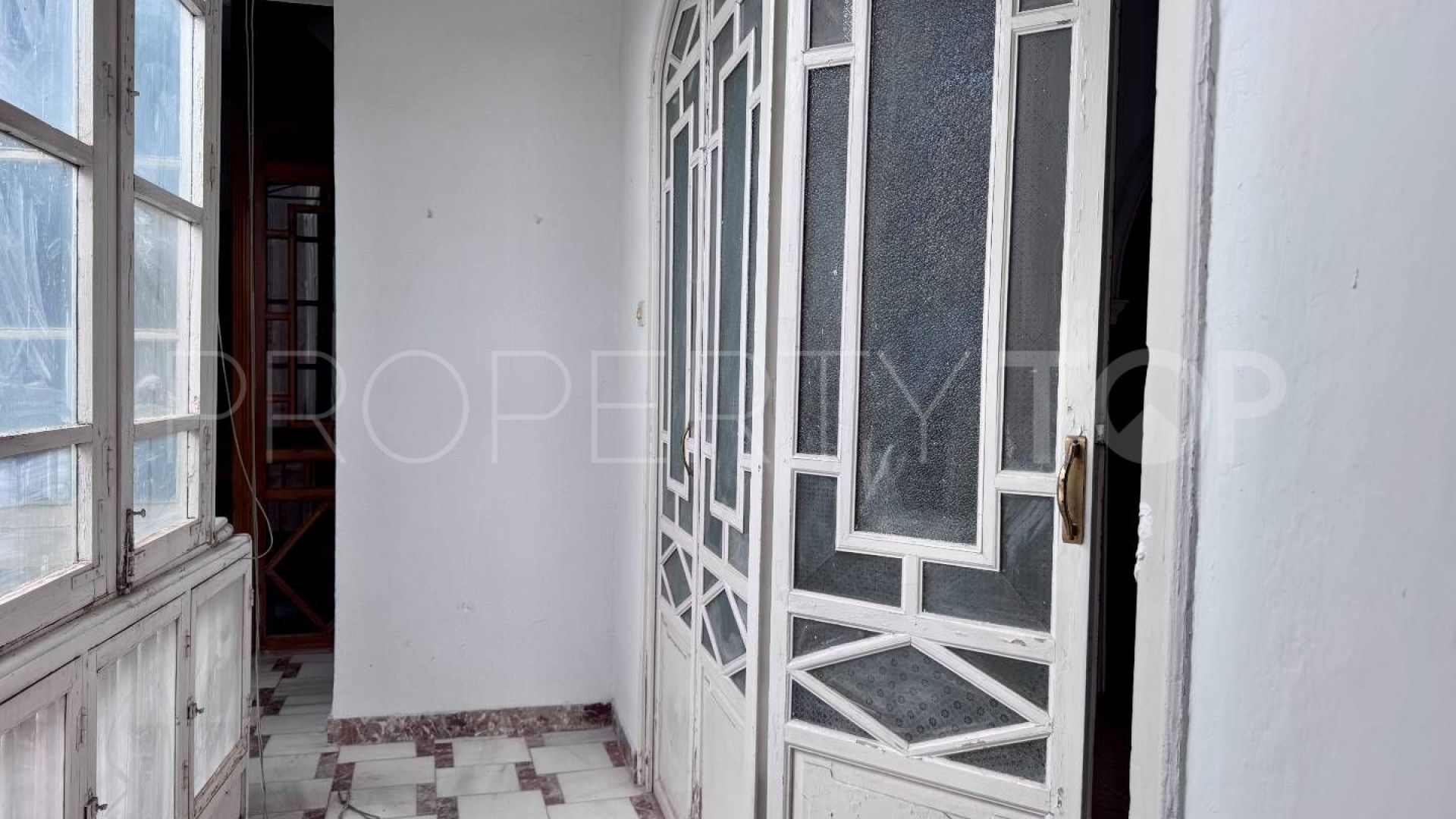 Buy town house with 4 bedrooms in Loja