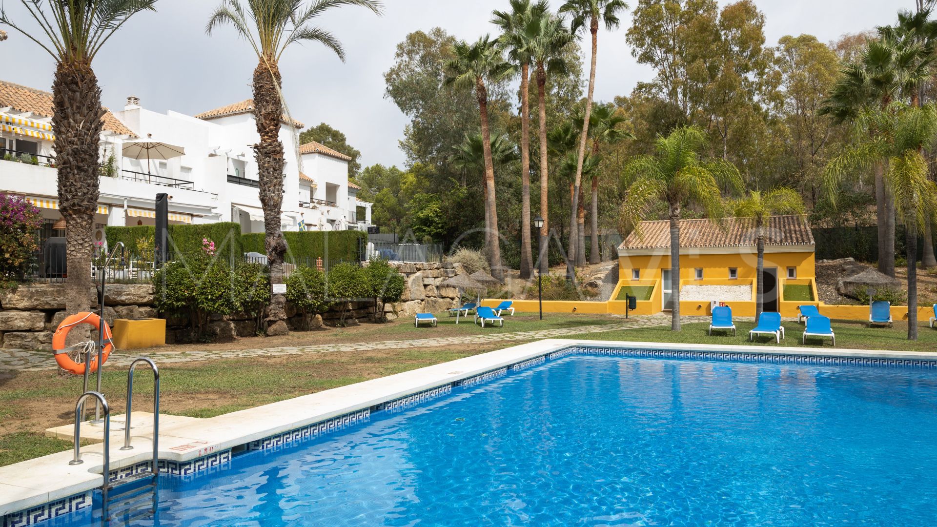 Buy apartamento planta baja in Nueva Andalucia with 2 bedrooms