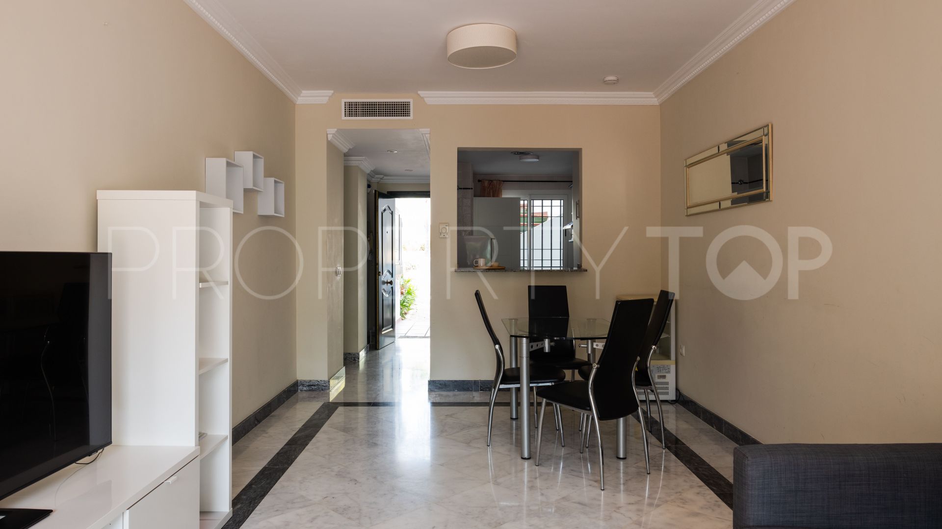 2 bedrooms ground floor apartment in Nueva Andalucia for sale