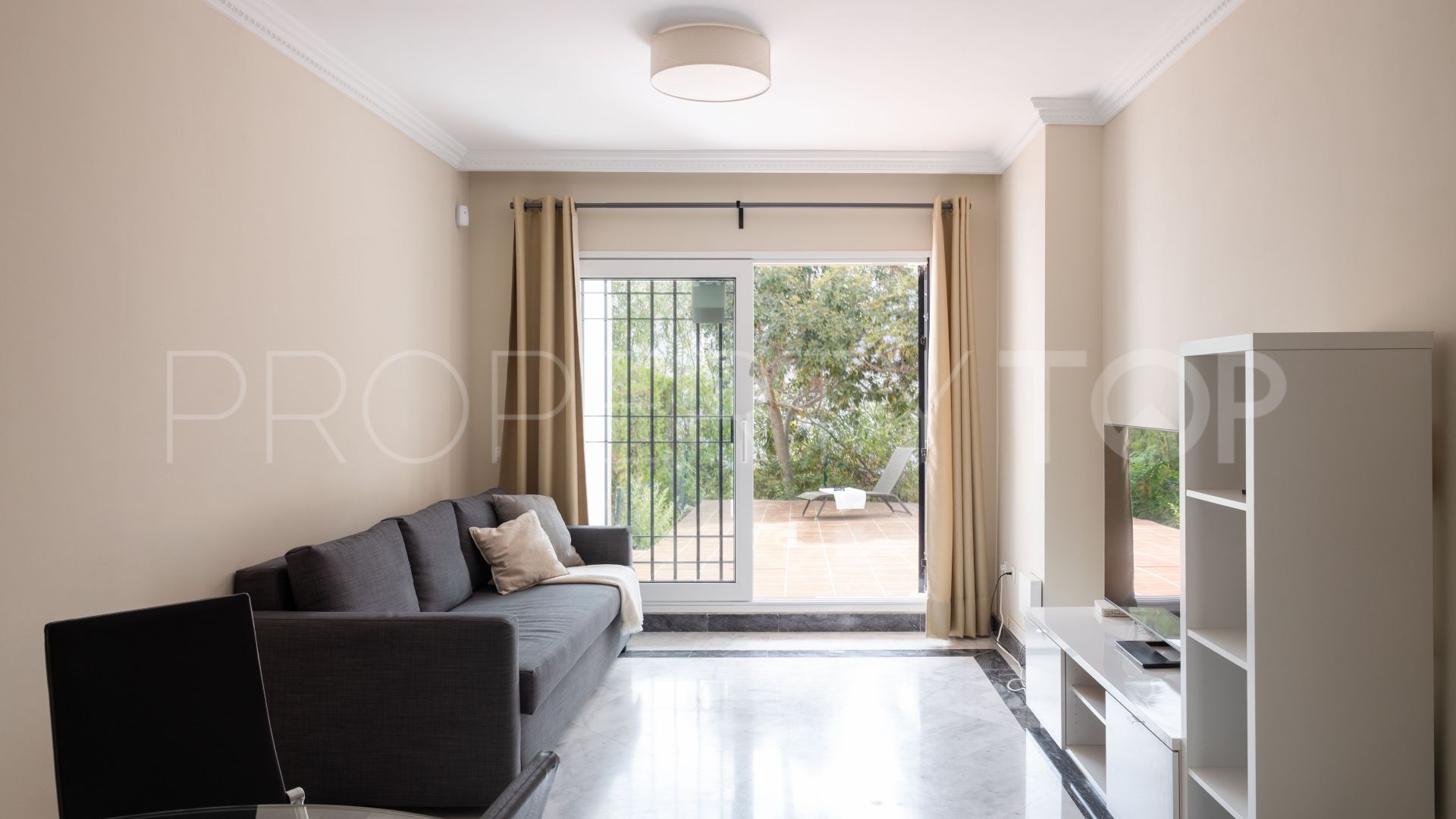 2 bedrooms ground floor apartment in Nueva Andalucia for sale