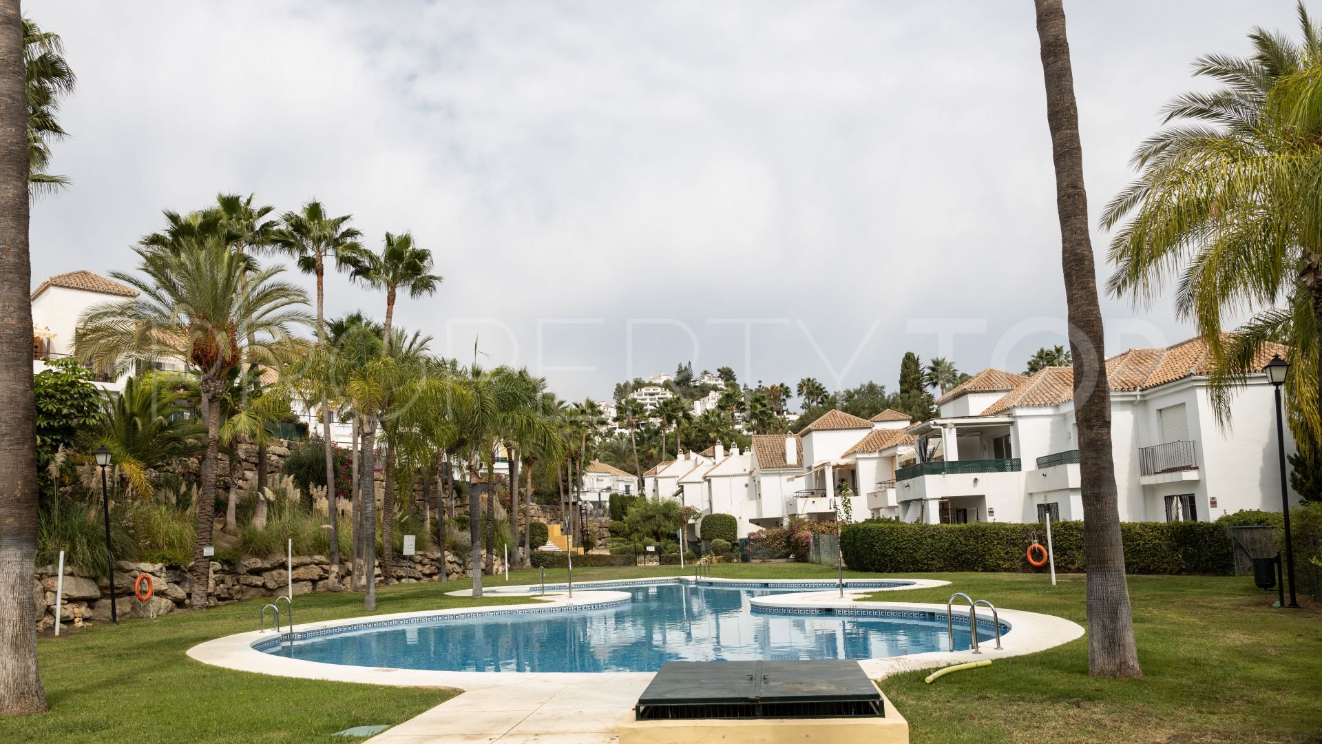 2 bedrooms ground floor apartment in Nueva Andalucia for sale