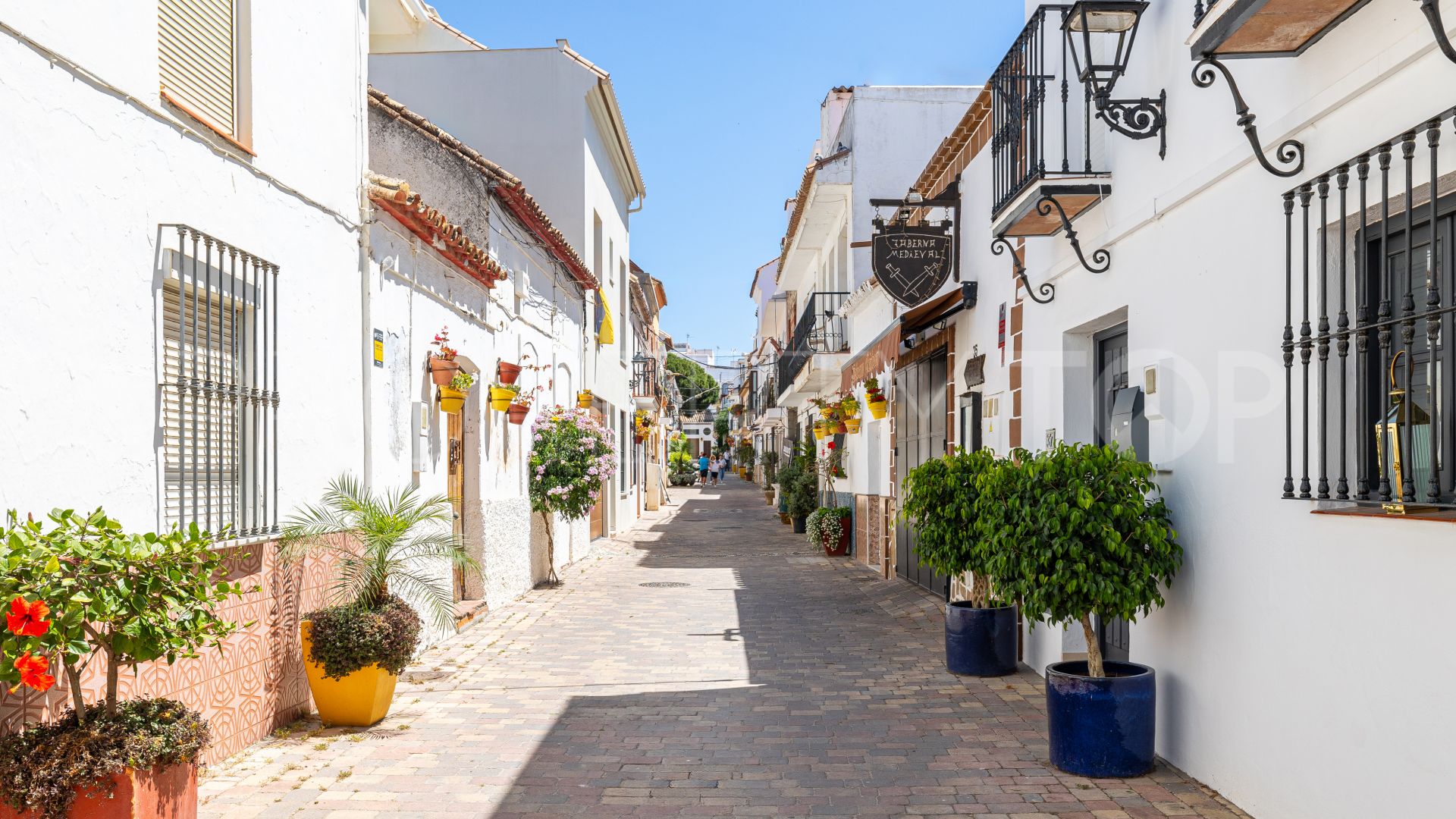 Comprar adosado con 3 dormitorios en Estepona Casco Antiguo