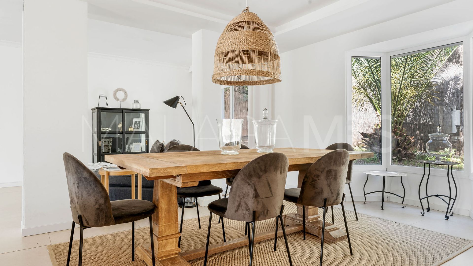 Villa for sale in Nueva Andalucia
