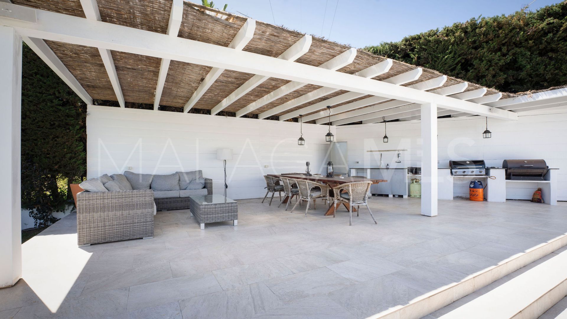 Villa for sale in Nueva Andalucia