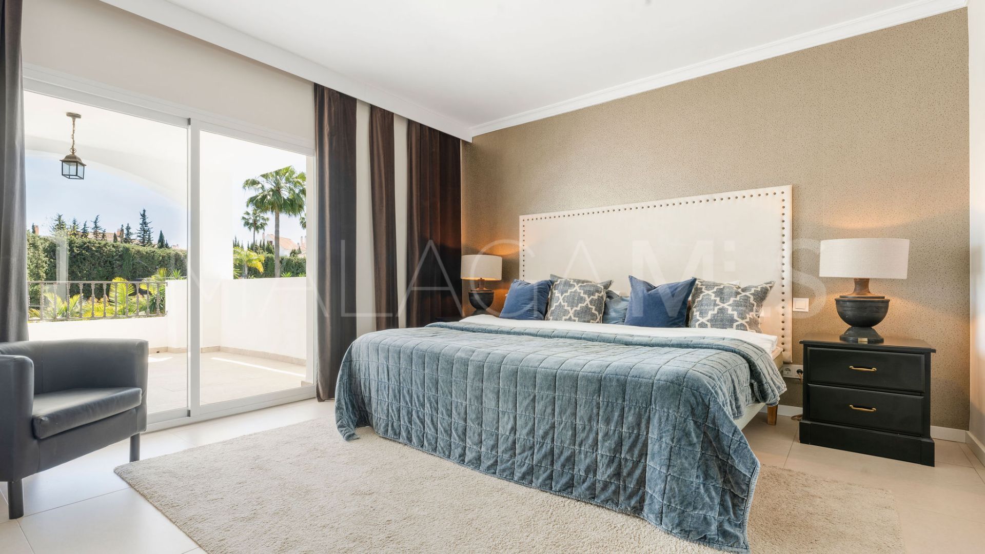 Villa for sale in Nueva Andalucia