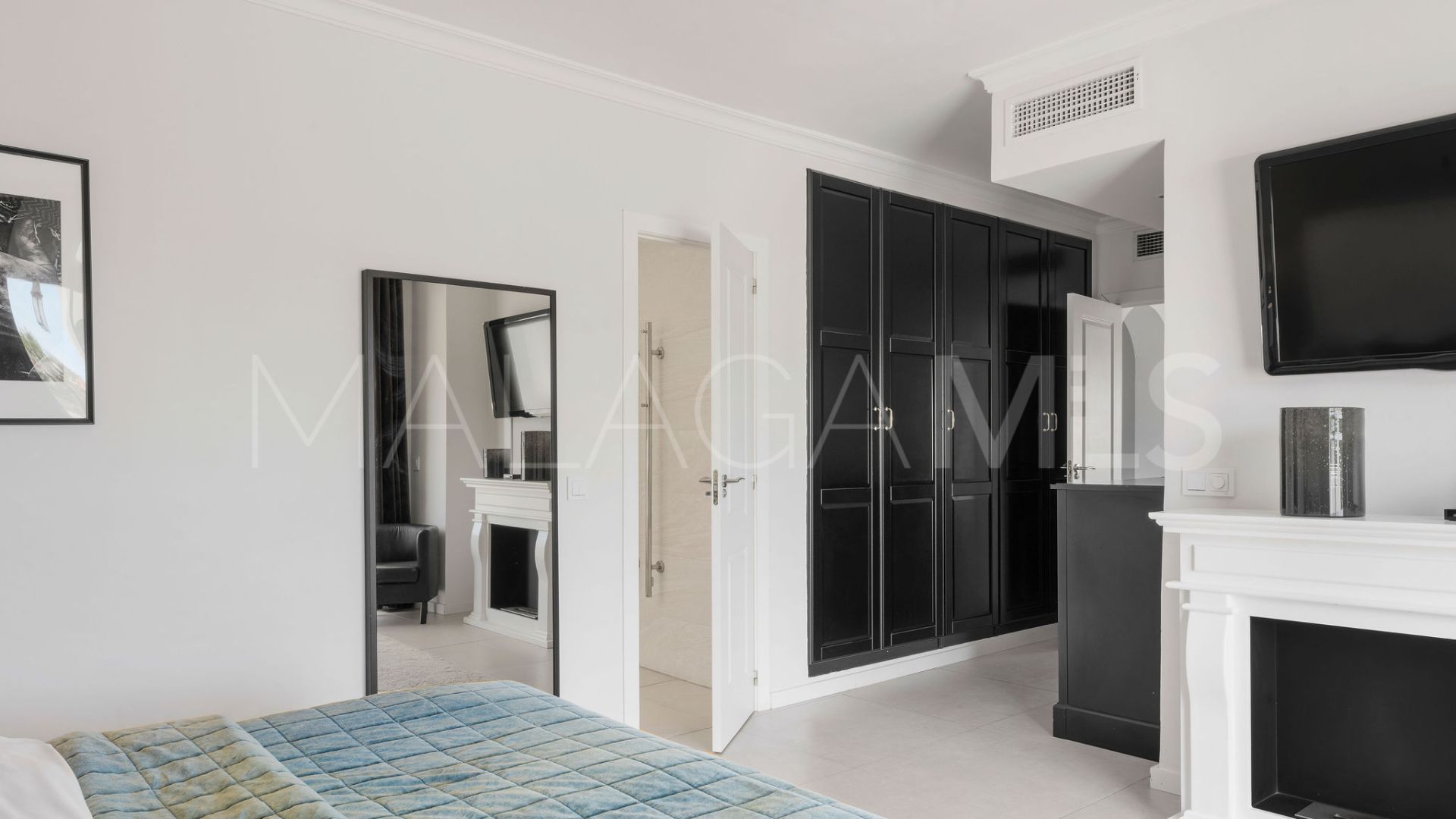 Villa for sale in Nueva Andalucia