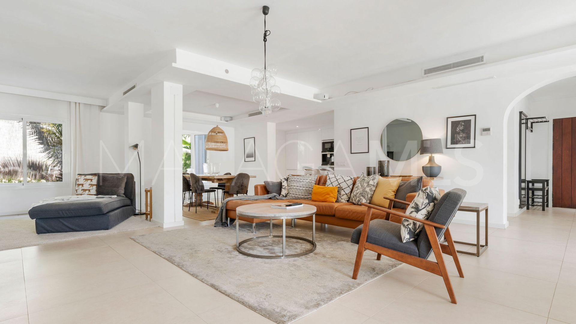 Villa for sale in Nueva Andalucia
