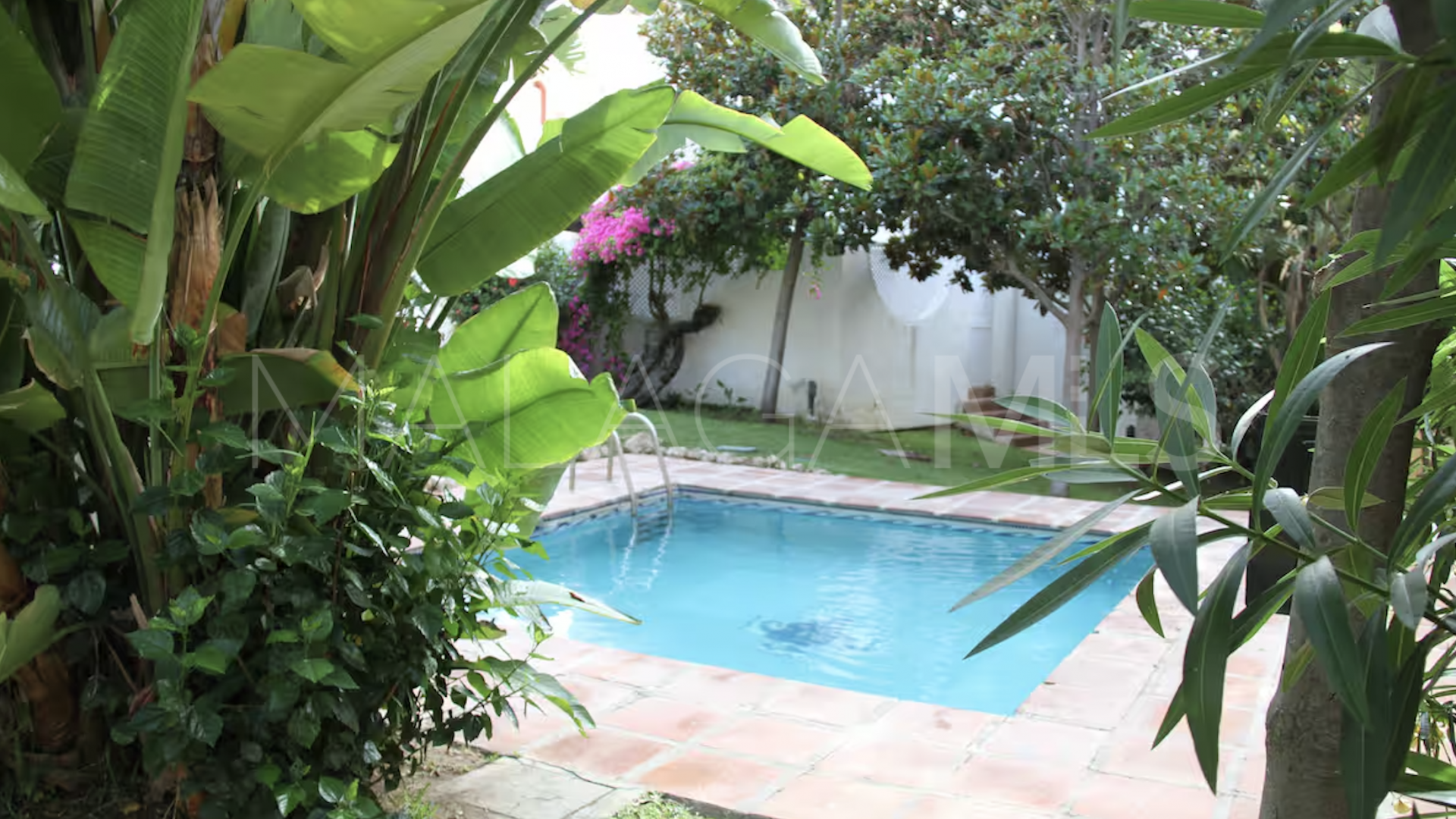 Maison de ville for sale in Nueva Andalucia