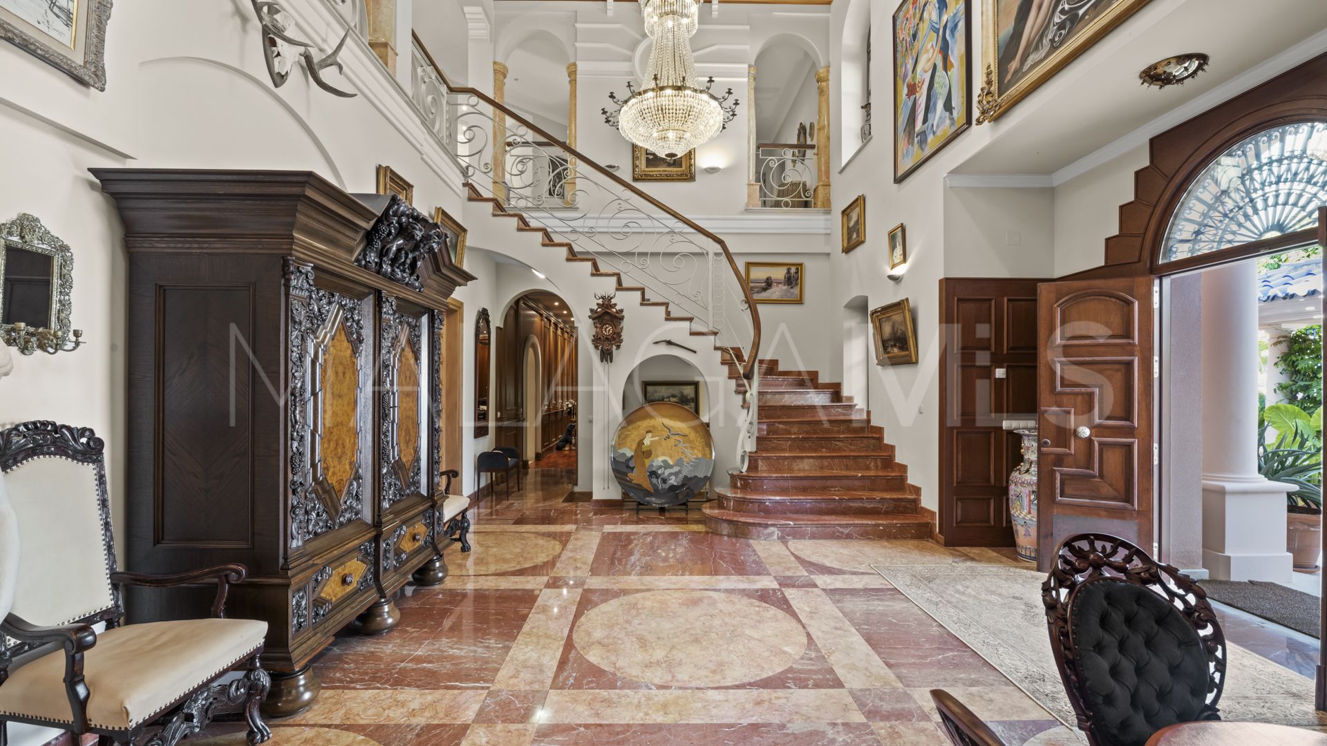 Buy 6 bedrooms villa in Aloha