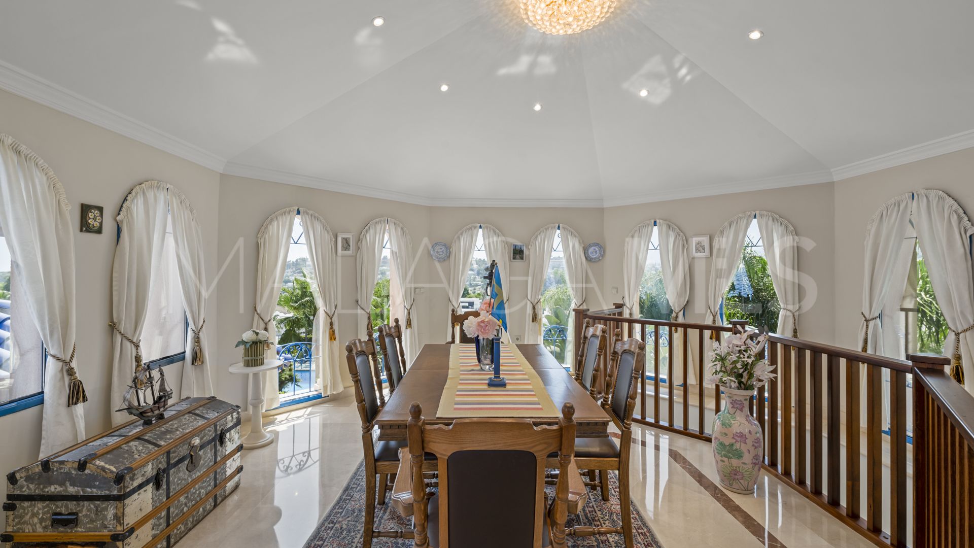 Buy 6 bedrooms villa in Aloha