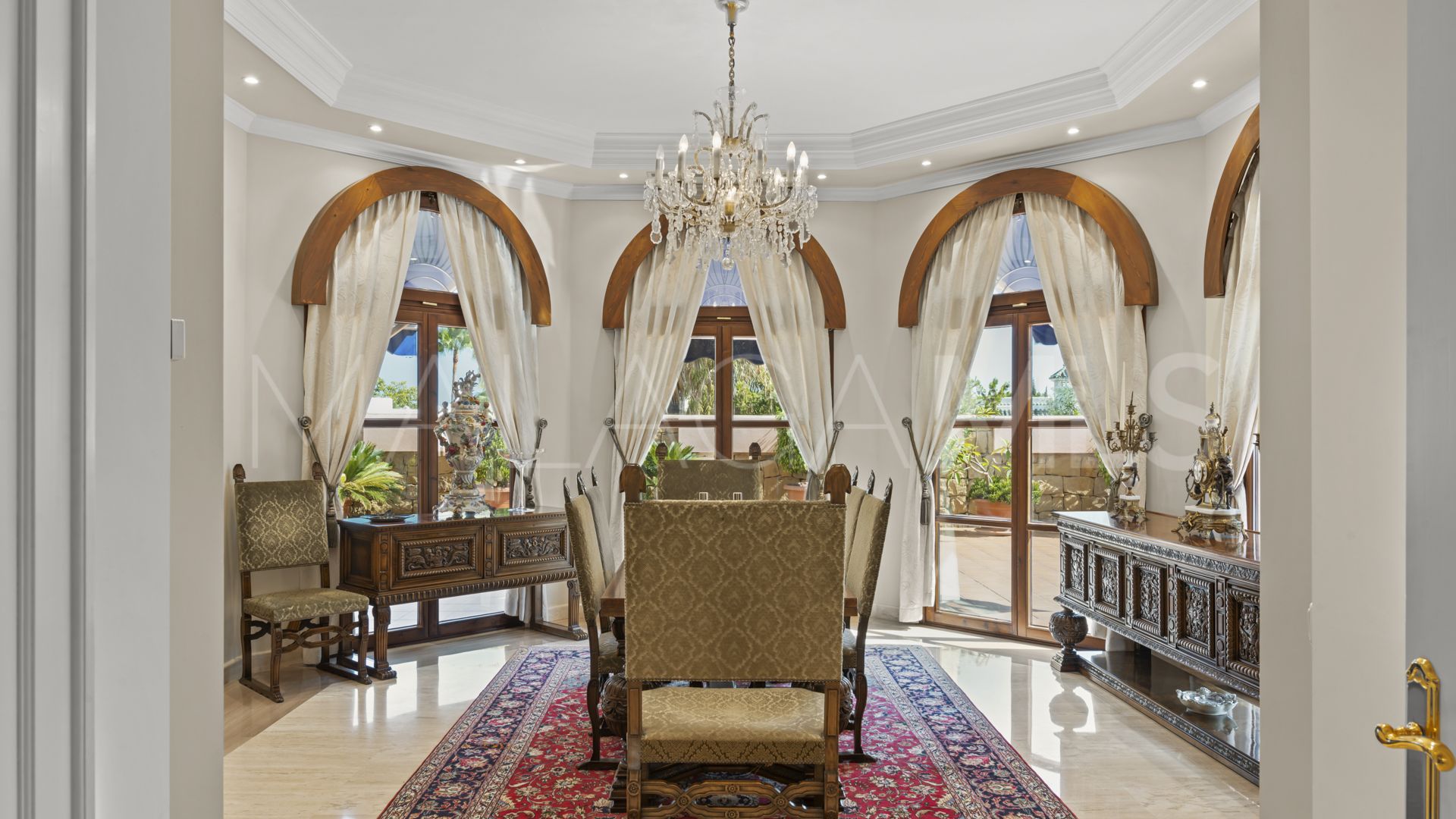 Buy 6 bedrooms villa in Aloha