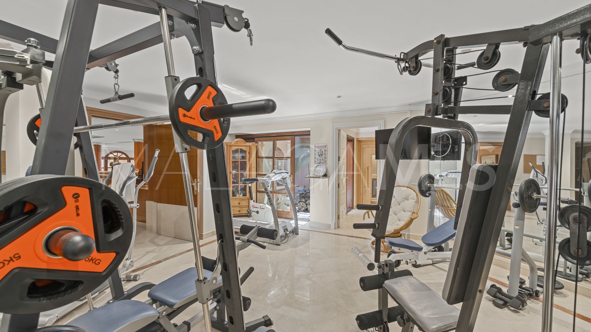 Buy 6 bedrooms villa in Aloha