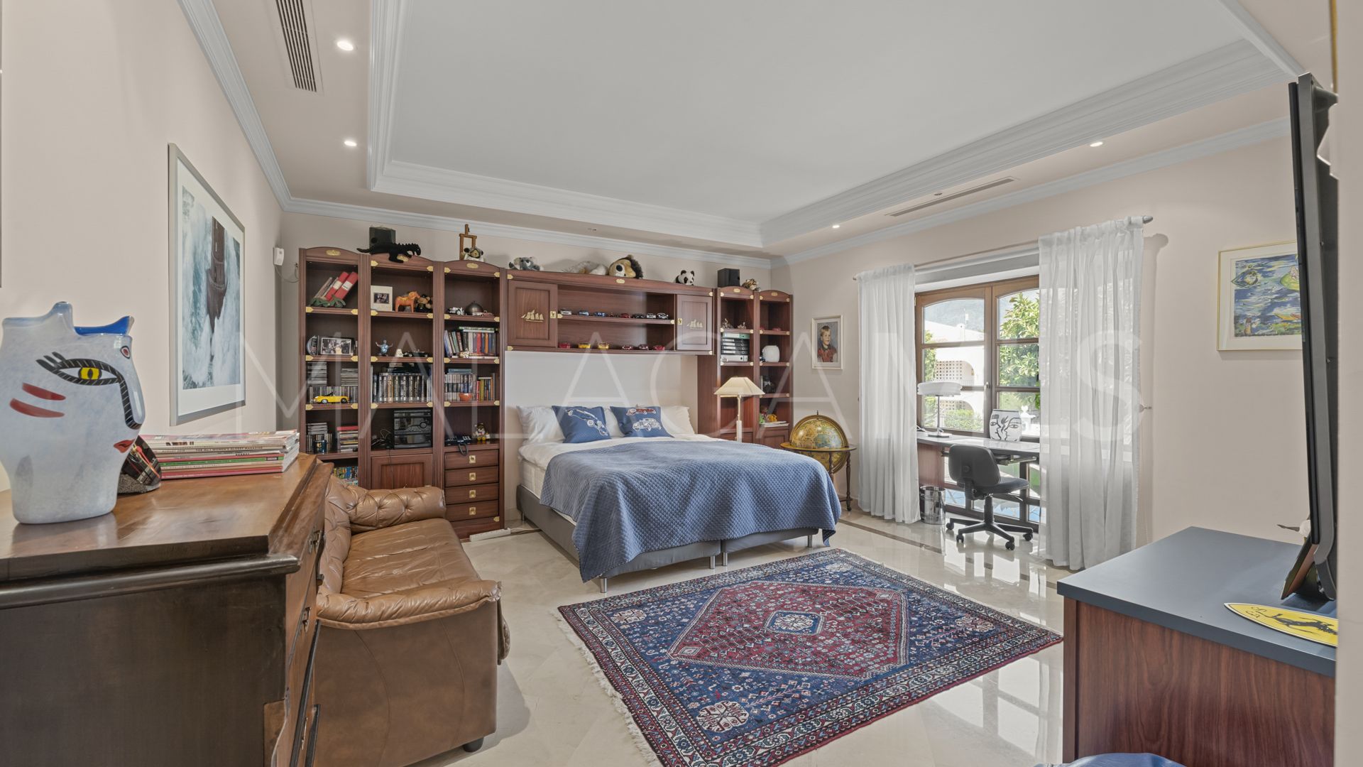 Buy 6 bedrooms villa in Aloha