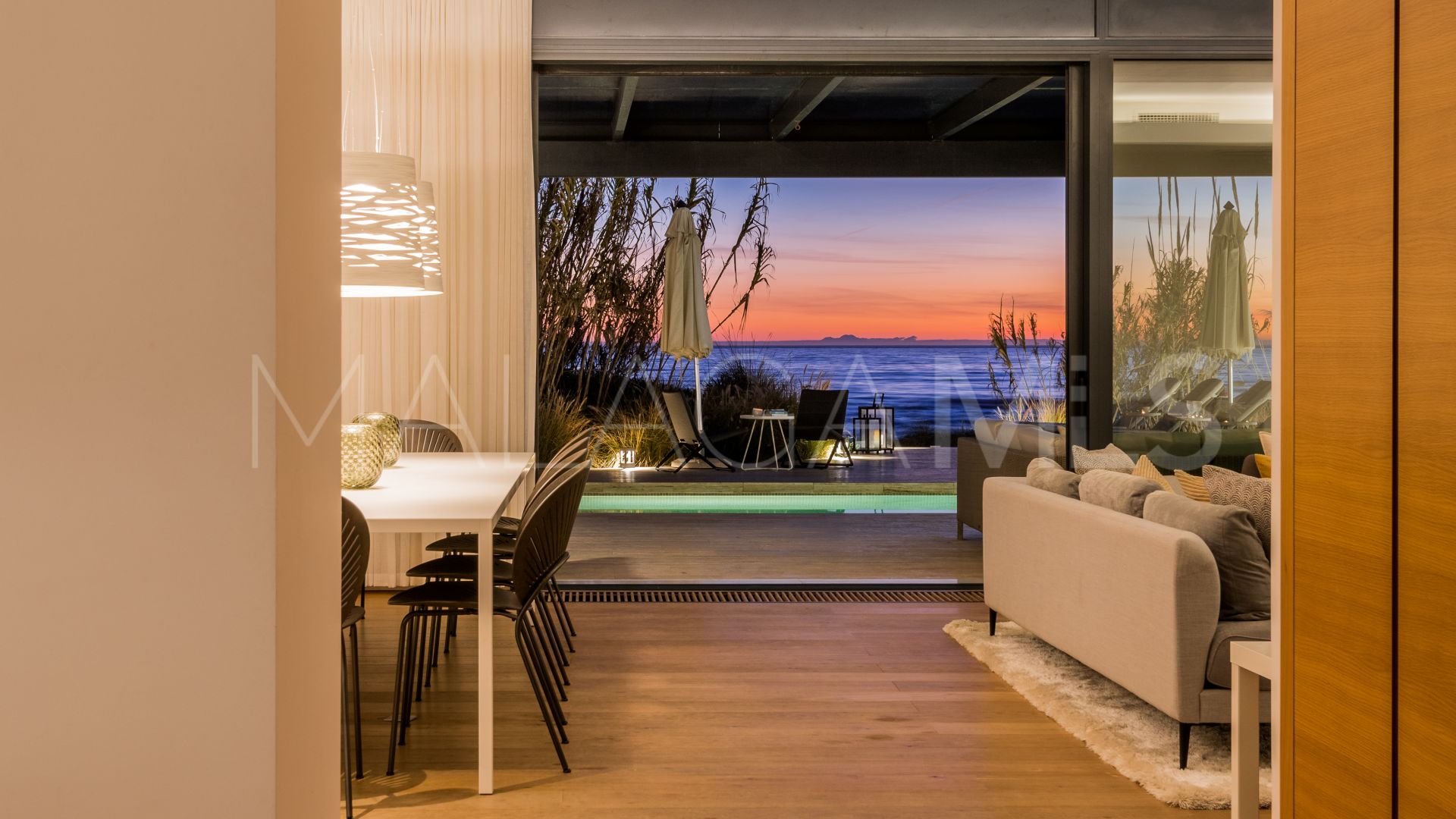 Se vende villa in Costabella with 6 bedrooms