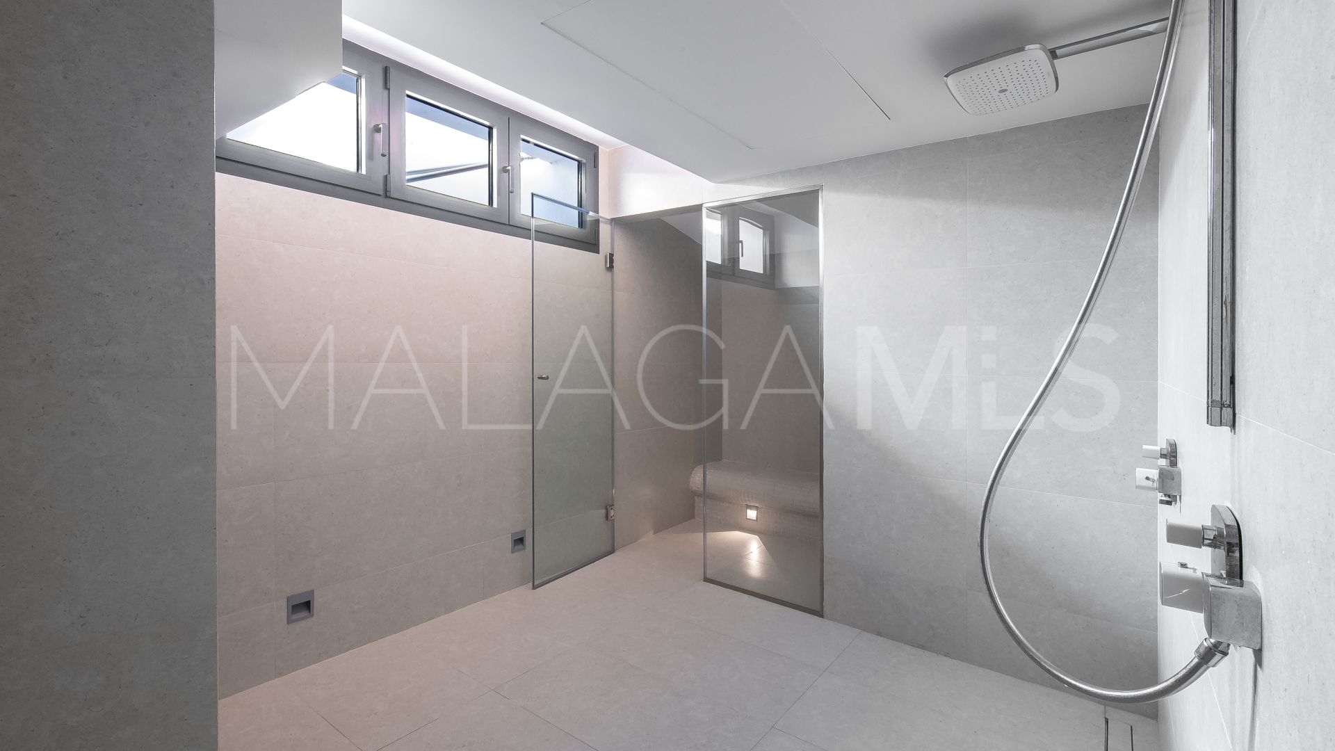 Se vende villa in Costabella with 6 bedrooms