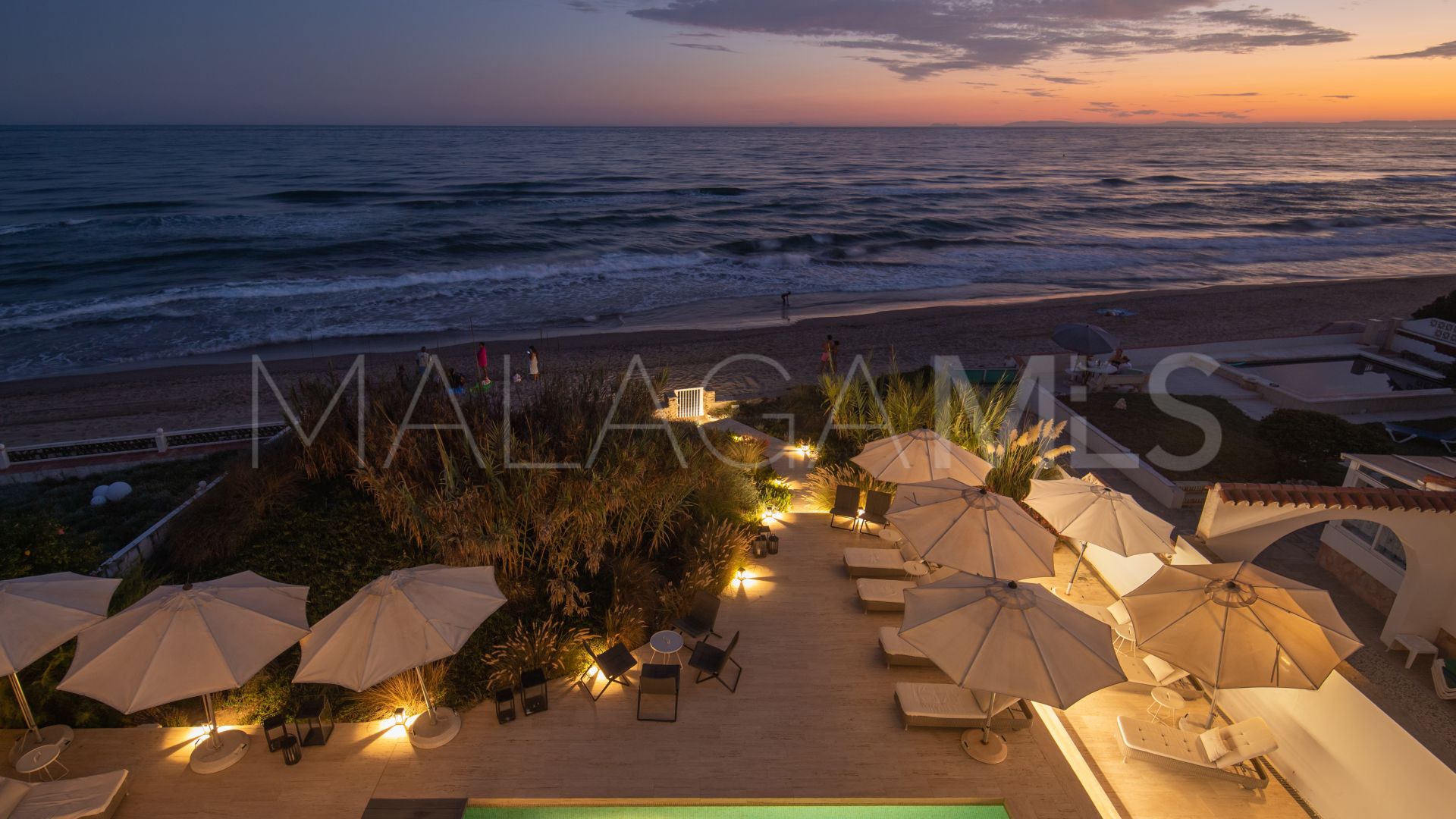 Se vende villa in Costabella with 6 bedrooms