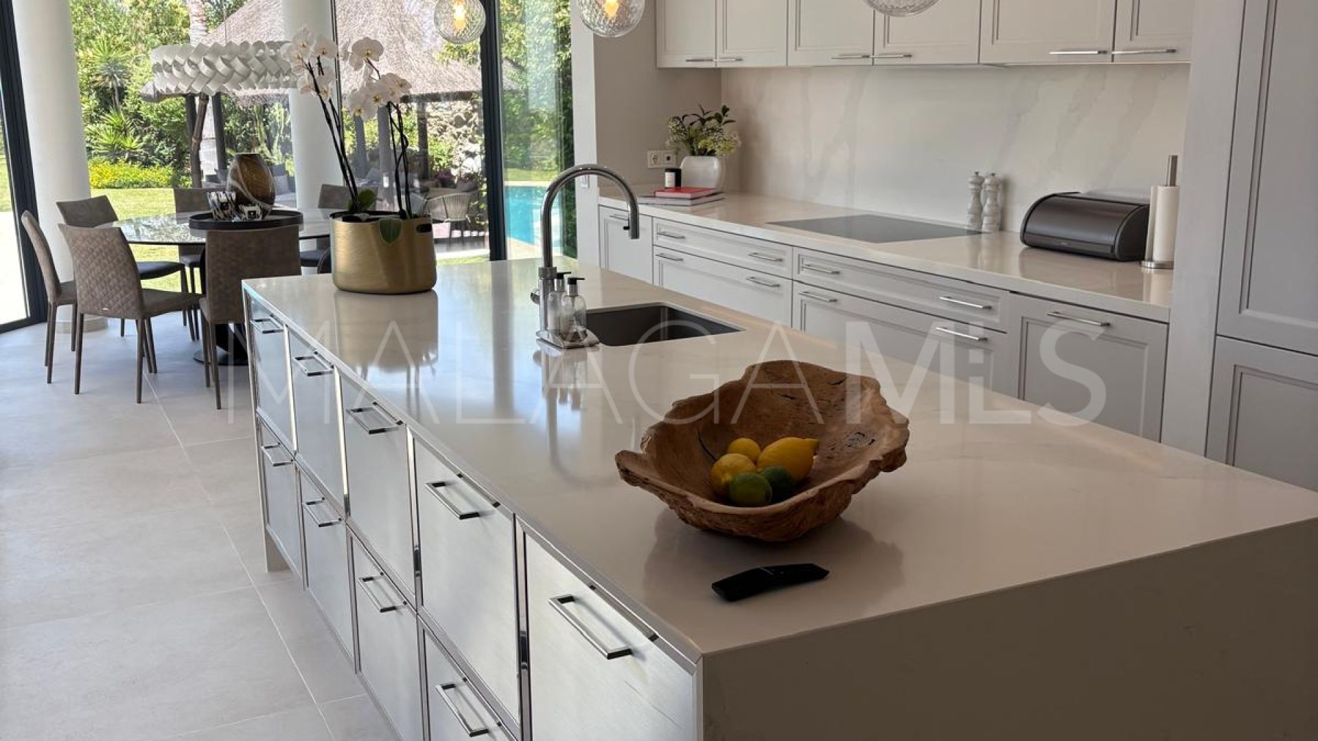 Buy villa in Marbella Golden Mile