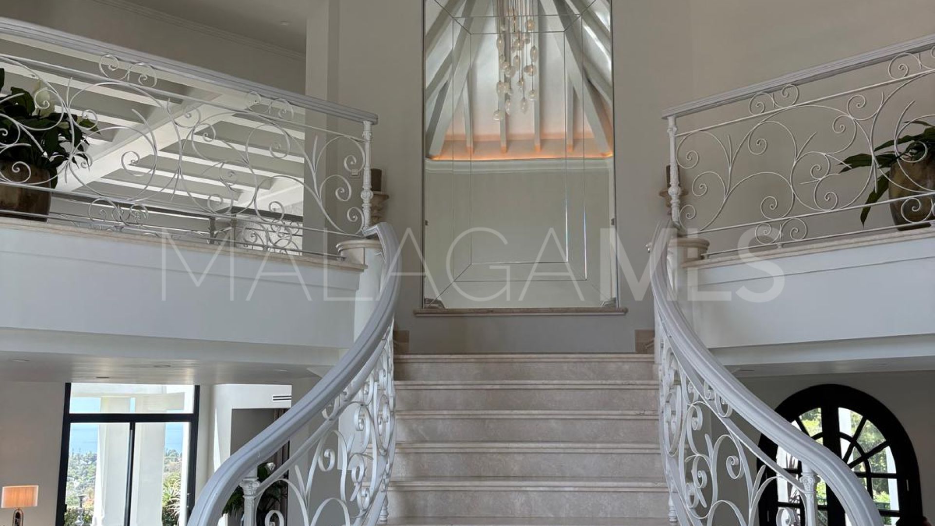 Buy villa in Marbella Golden Mile