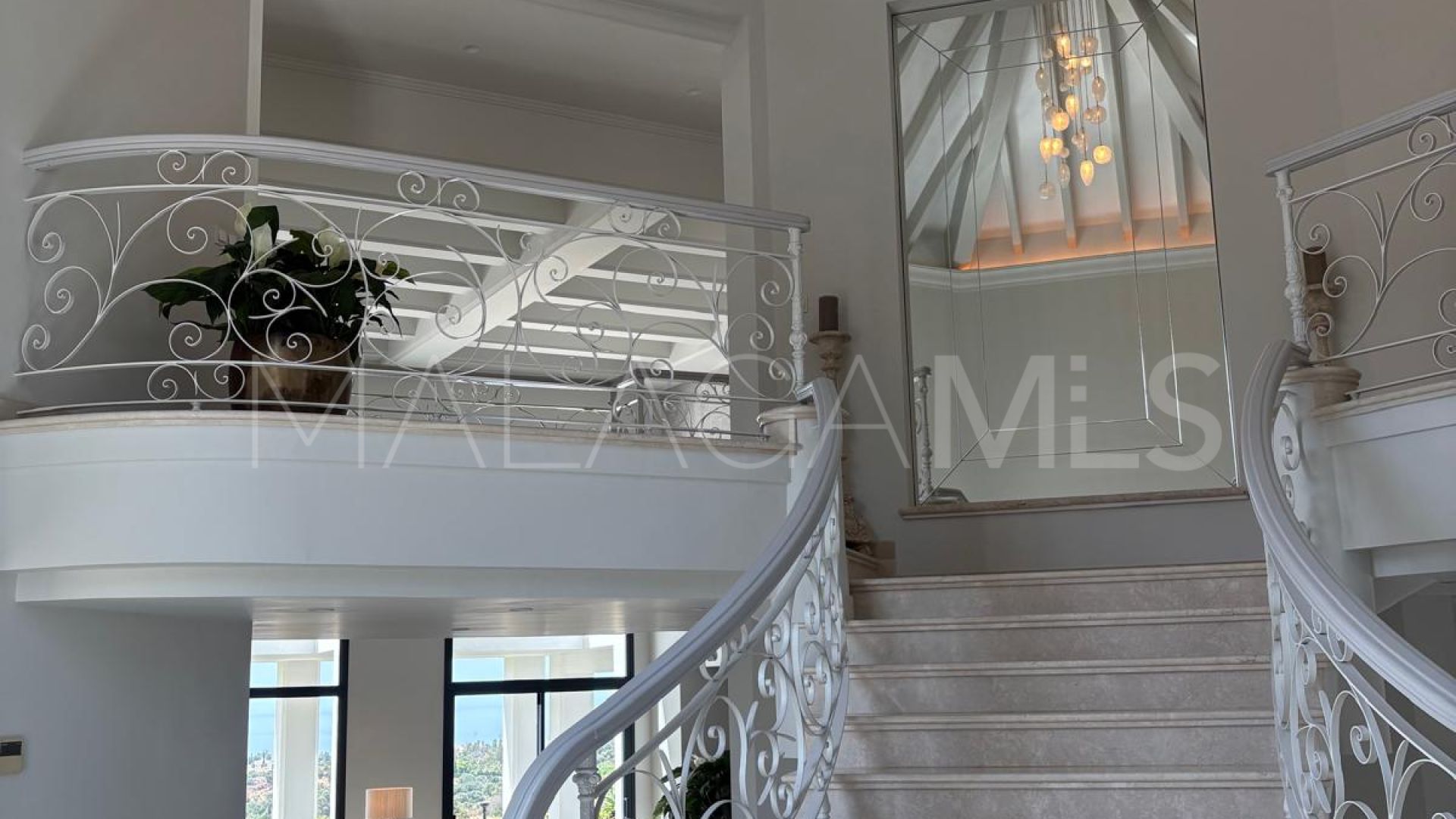 Buy villa in Marbella Golden Mile