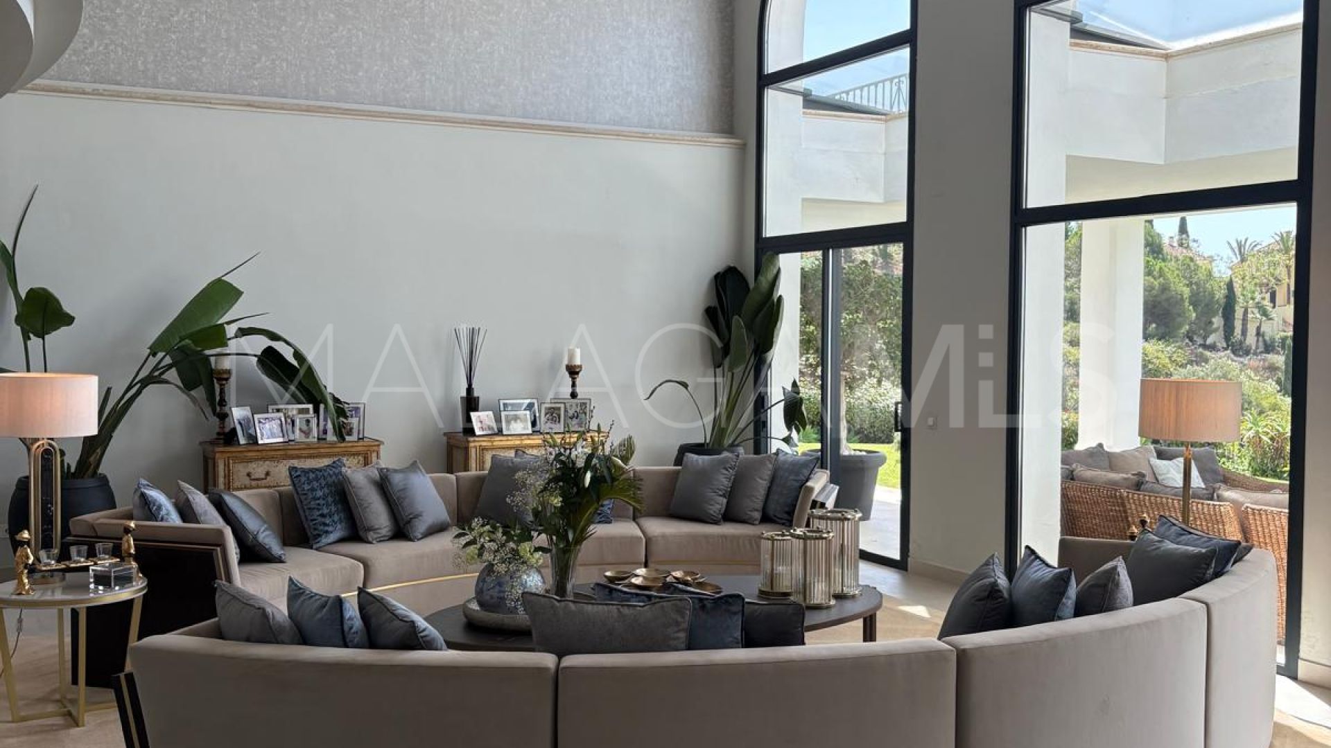 Buy villa in Marbella Golden Mile