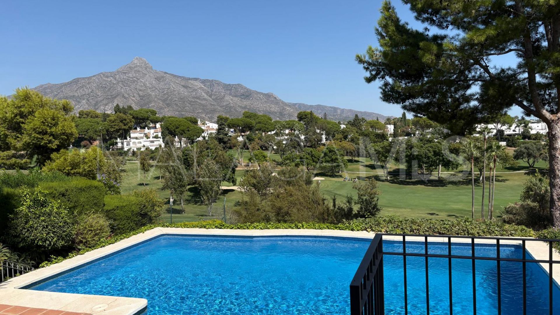 Villa for sale in Aloha de 5 bedrooms