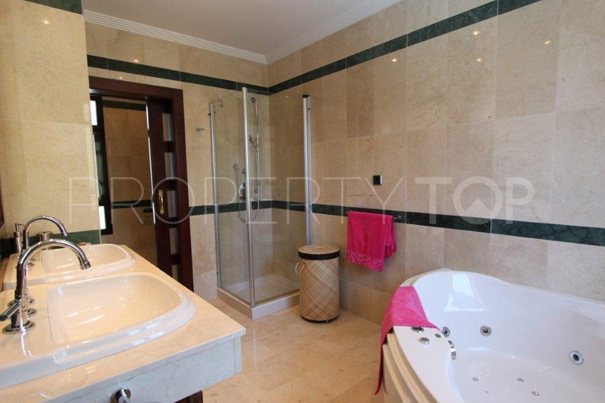 3 bedrooms villa for sale in Bahia de Banus
