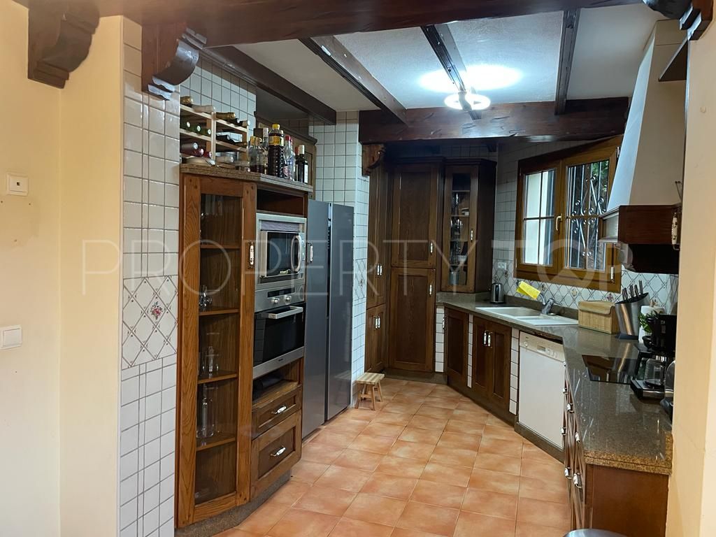 Comprar villa en Nueva Andalucia con 4 dormitorios