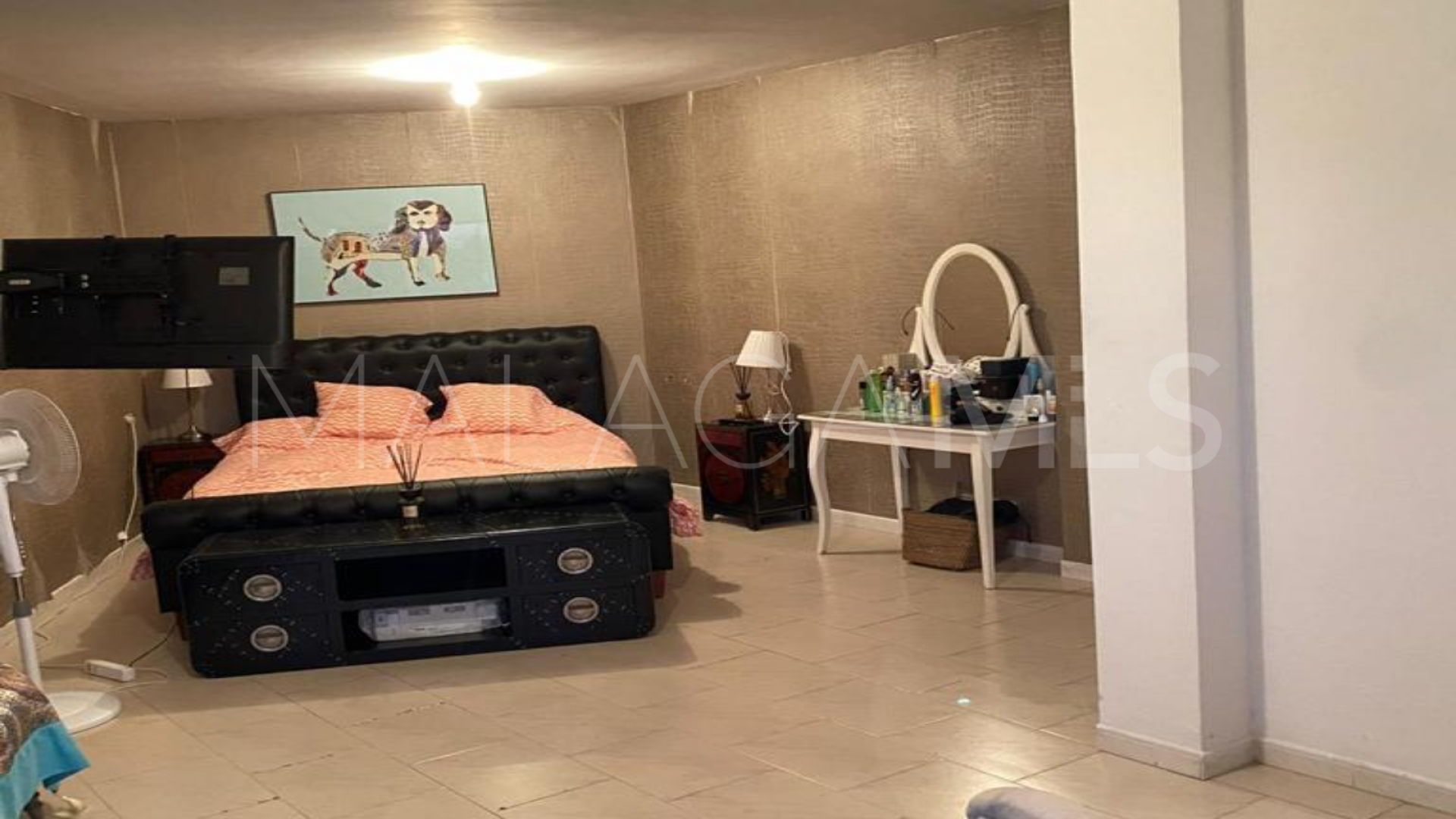 Buy villa in Nueva Andalucia with 3 bedrooms