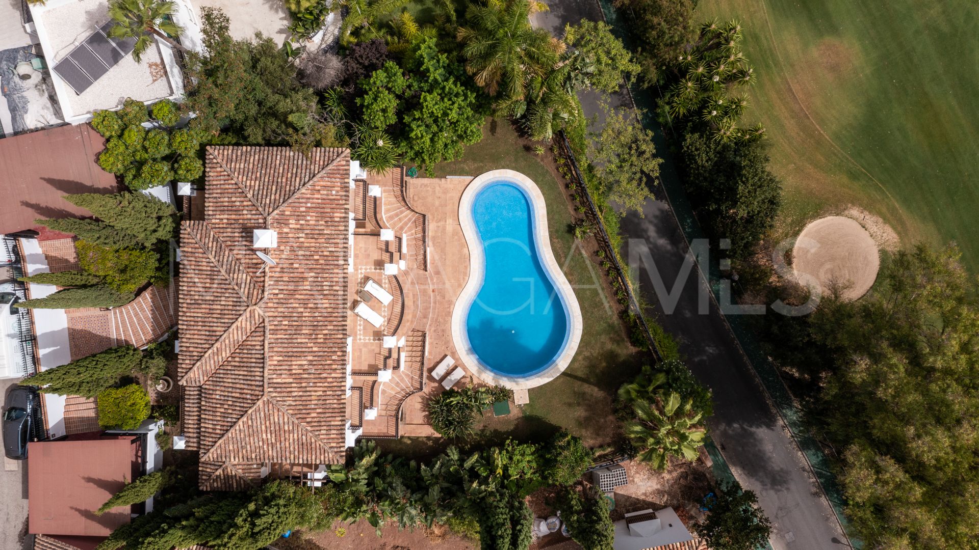 Villa for sale with 8 bedrooms in Marbella