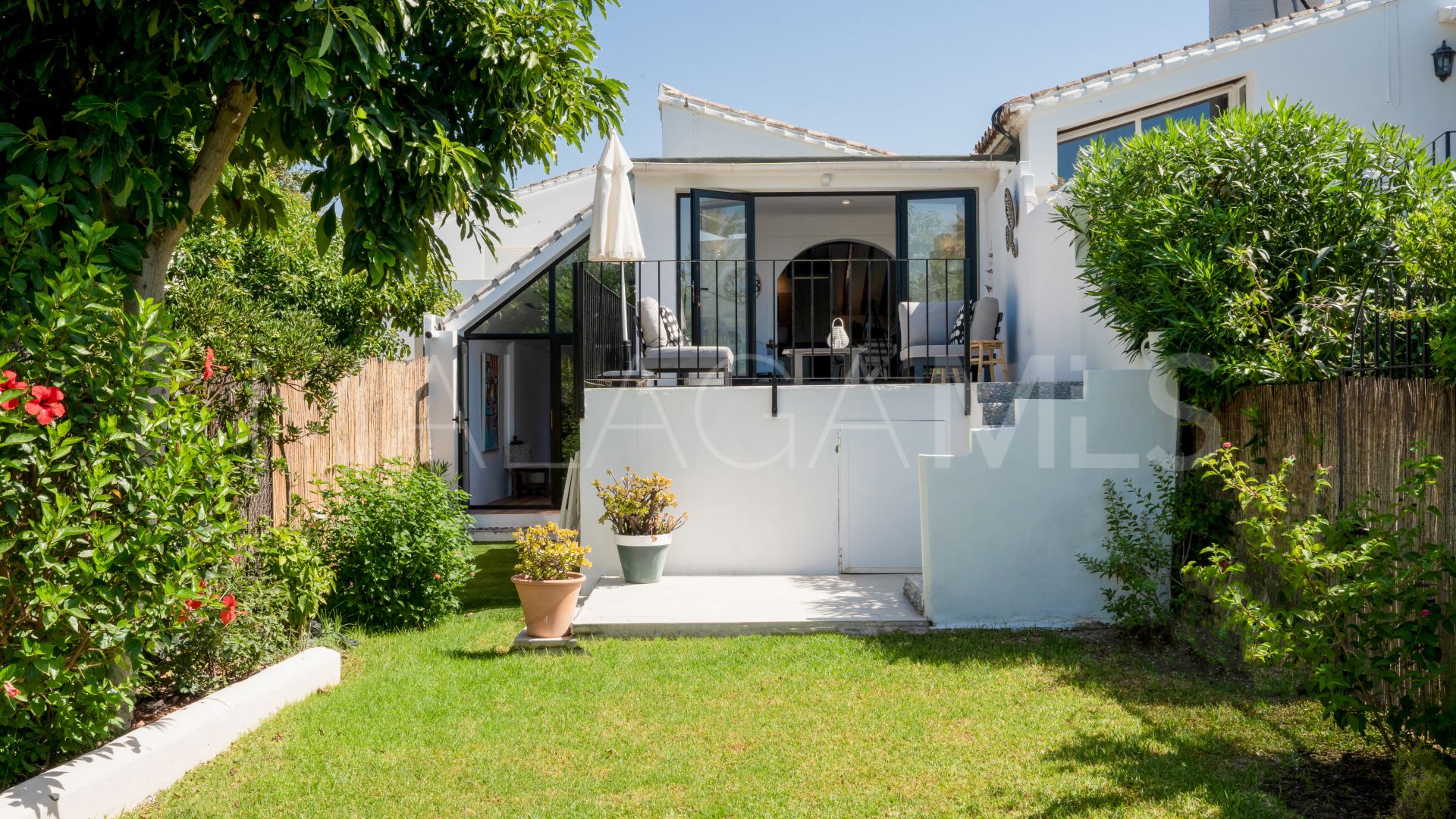 2 bedrooms Estepona villa for sale