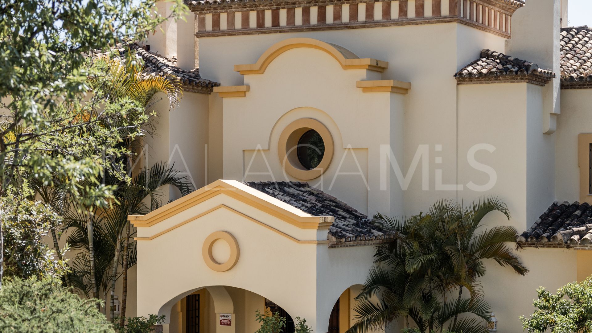 Buy villa de 5 bedrooms in Marbella
