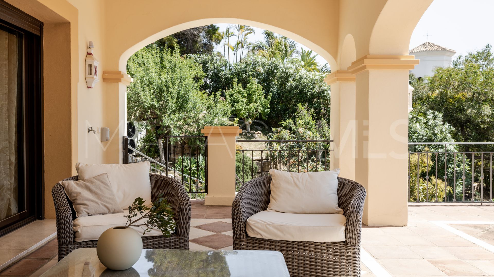 Buy villa de 5 bedrooms in Marbella