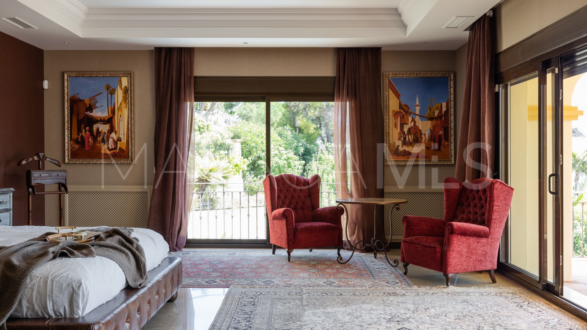 Buy villa de 5 bedrooms in Marbella
