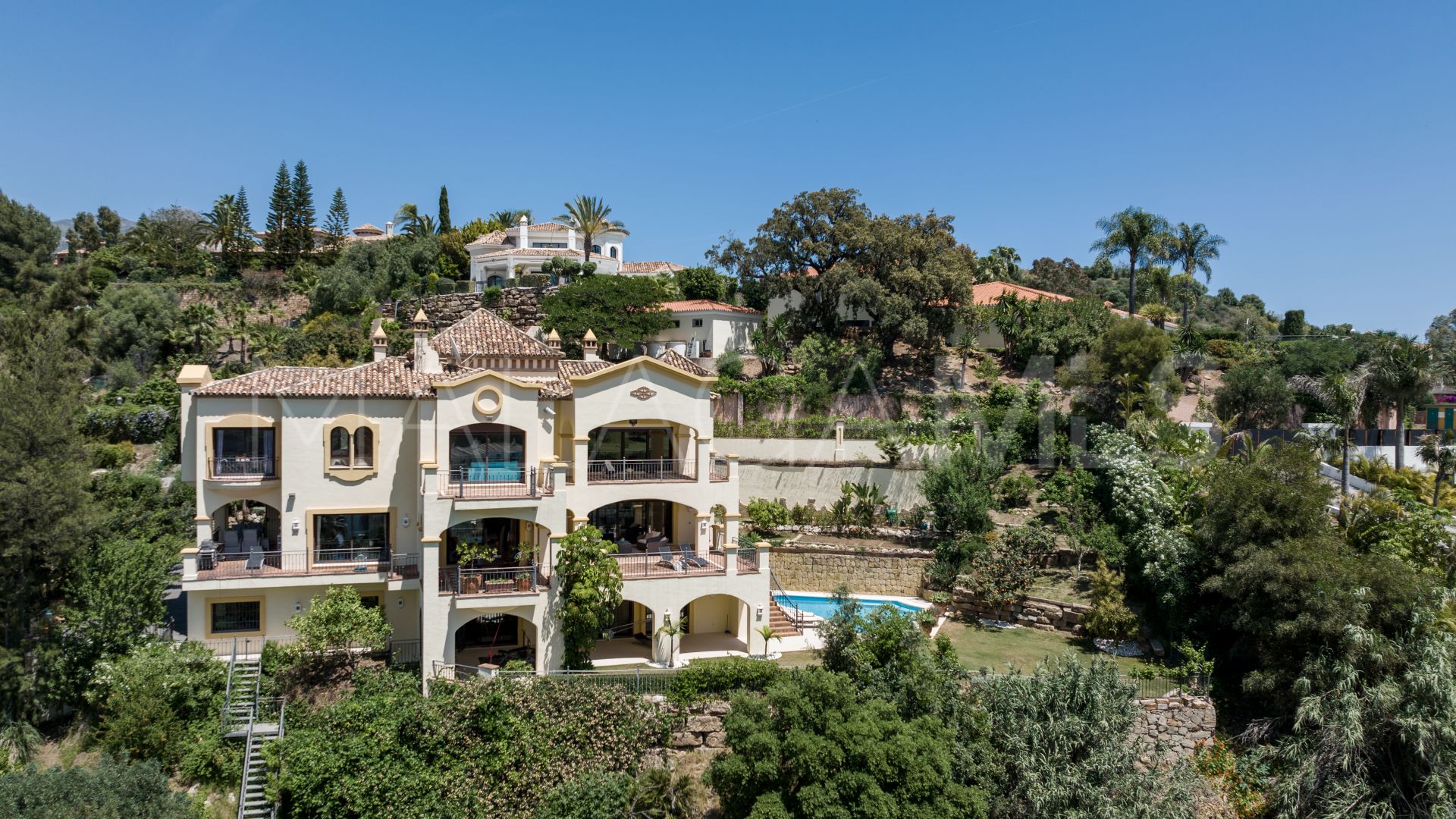 Buy villa de 5 bedrooms in Marbella