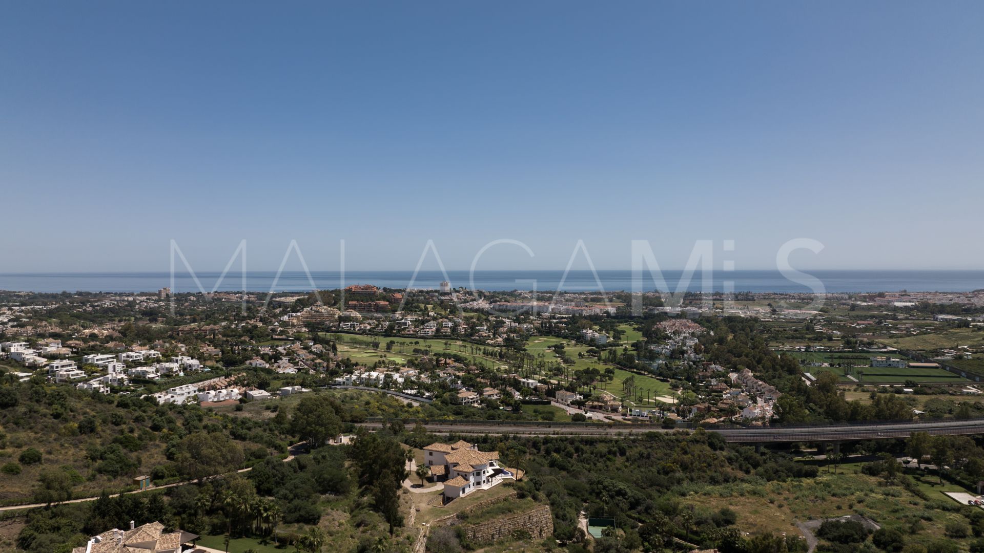 Buy villa de 5 bedrooms in Marbella