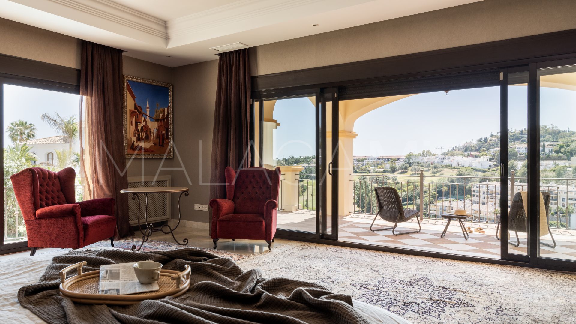 Buy villa de 5 bedrooms in Marbella