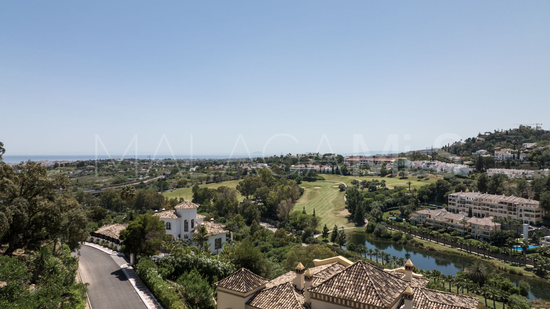 Buy villa de 5 bedrooms in Marbella