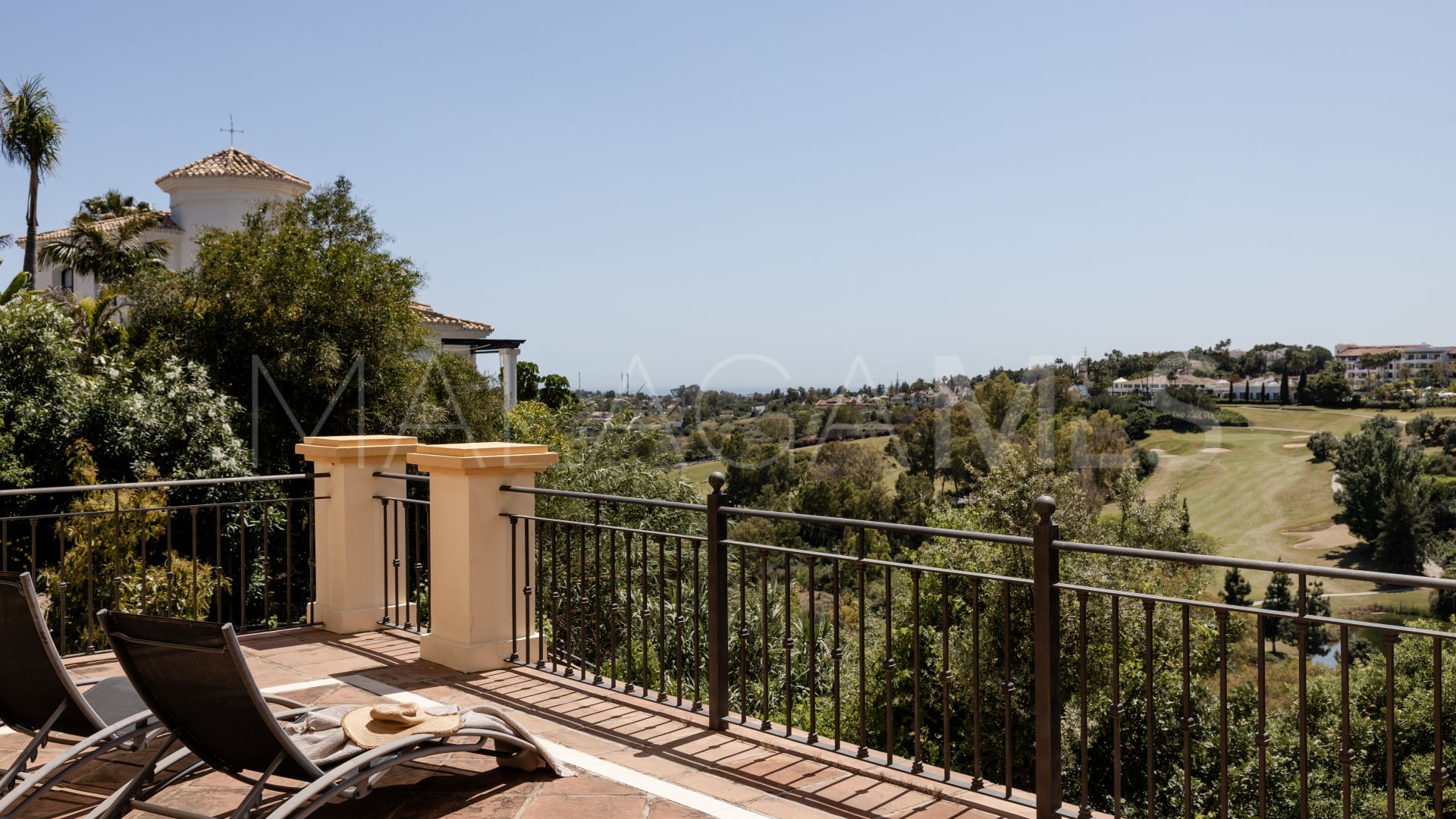 Buy villa de 5 bedrooms in Marbella