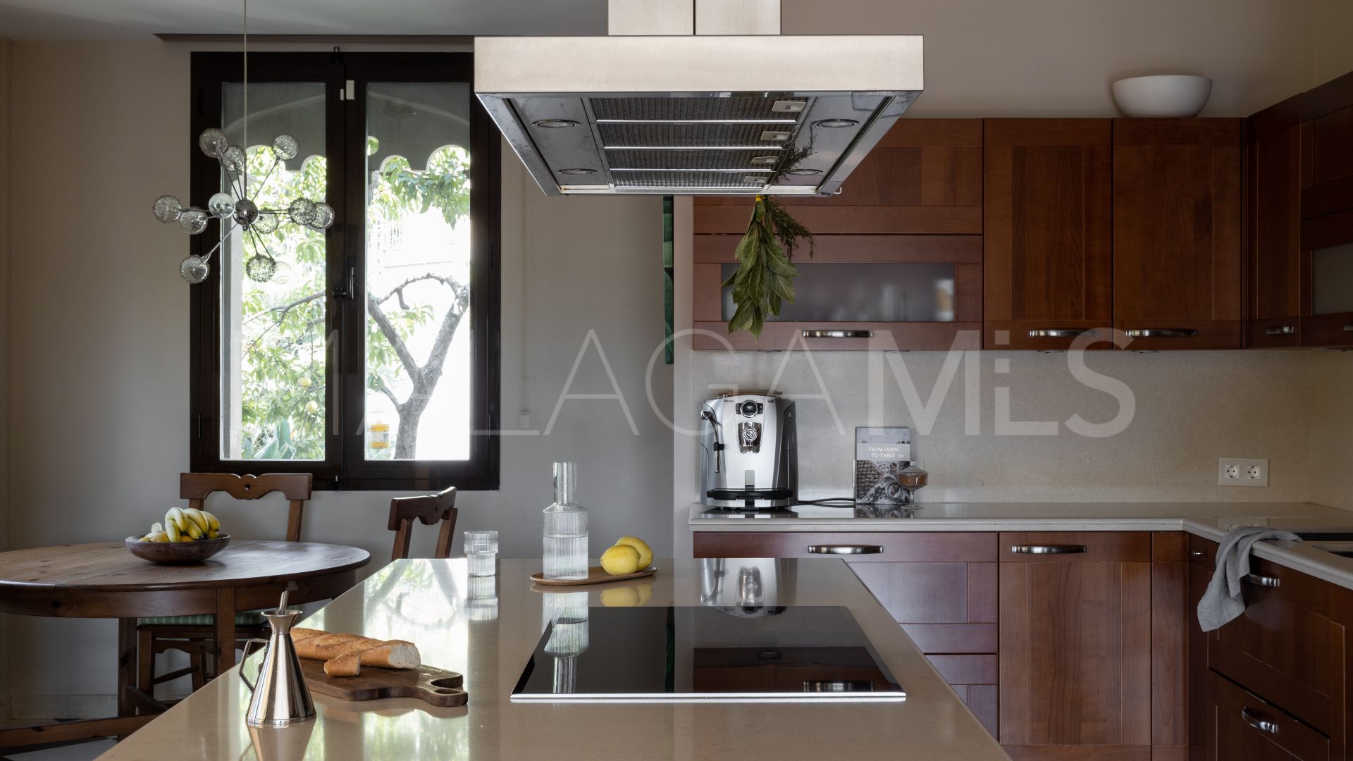 Buy villa de 5 bedrooms in Marbella