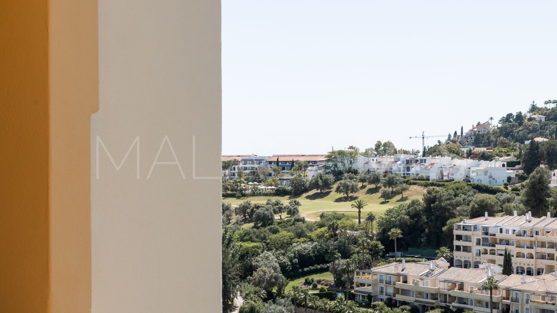 Buy villa de 5 bedrooms in Marbella