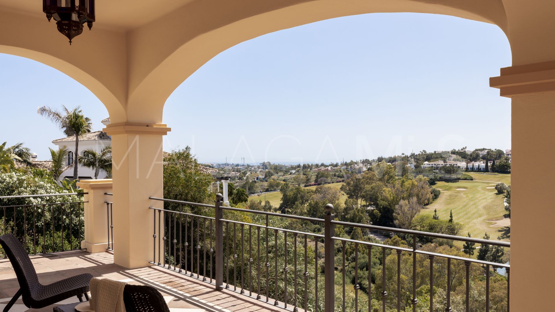 Buy villa de 5 bedrooms in Marbella