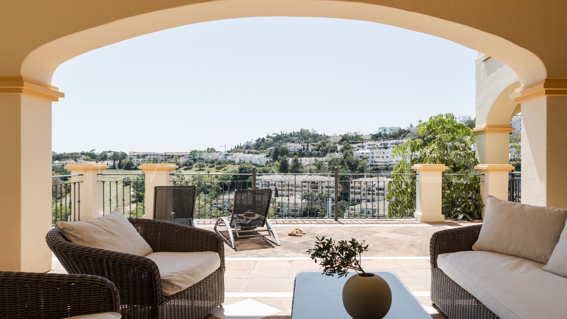 Buy villa de 5 bedrooms in Marbella
