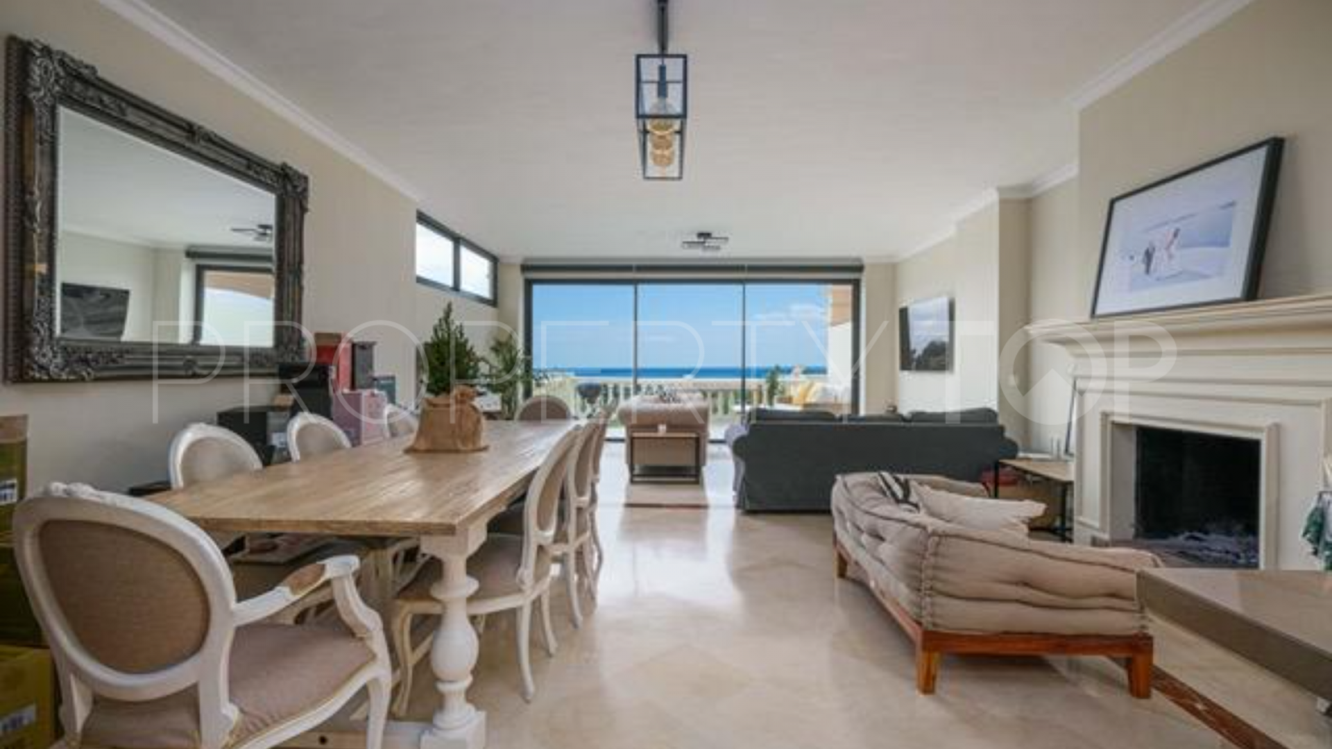 Villa en venta en Marbella con 3 dormitorios