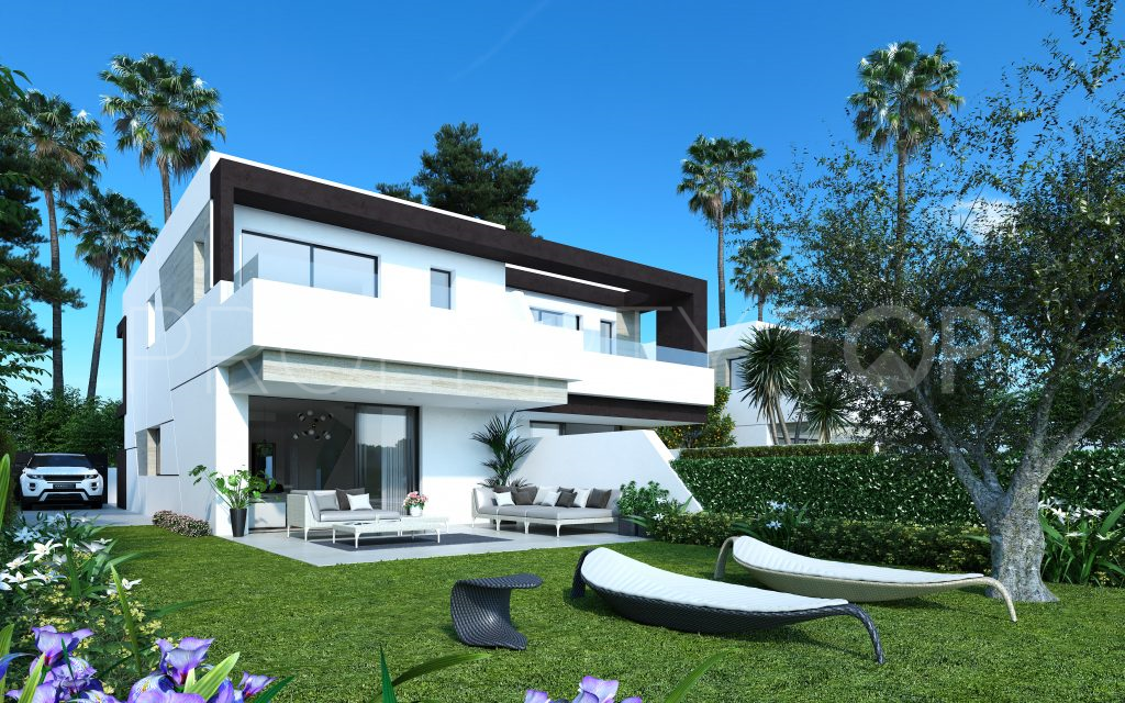 Villa de 4 dormitorios en venta en Estepona