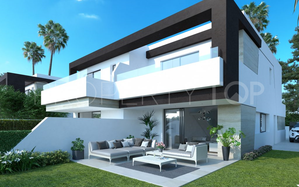 Villa de 4 dormitorios en venta en Estepona